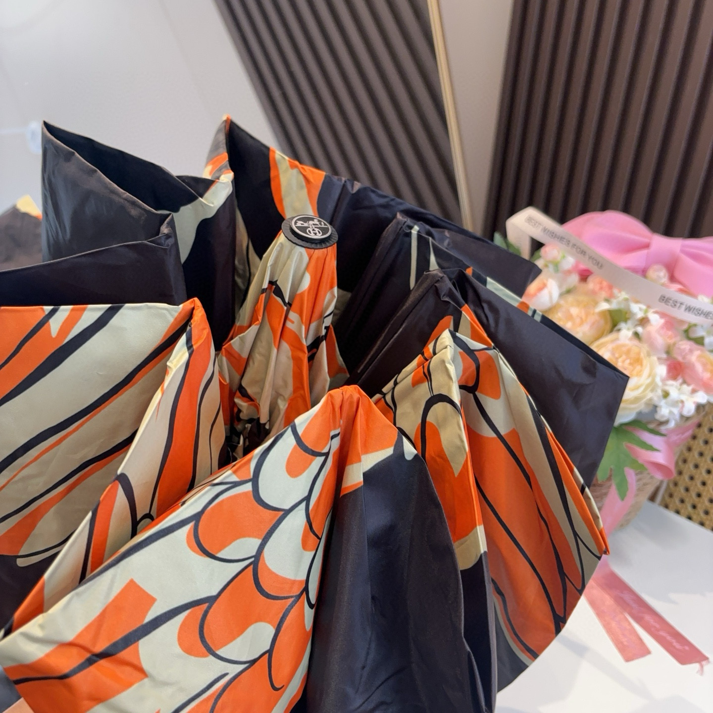 爱马仕（Hermès）新款飞马 极品H家三折自动伞重磅呈现 以其精湛的工艺技术和源源不断的想像力 新涂层