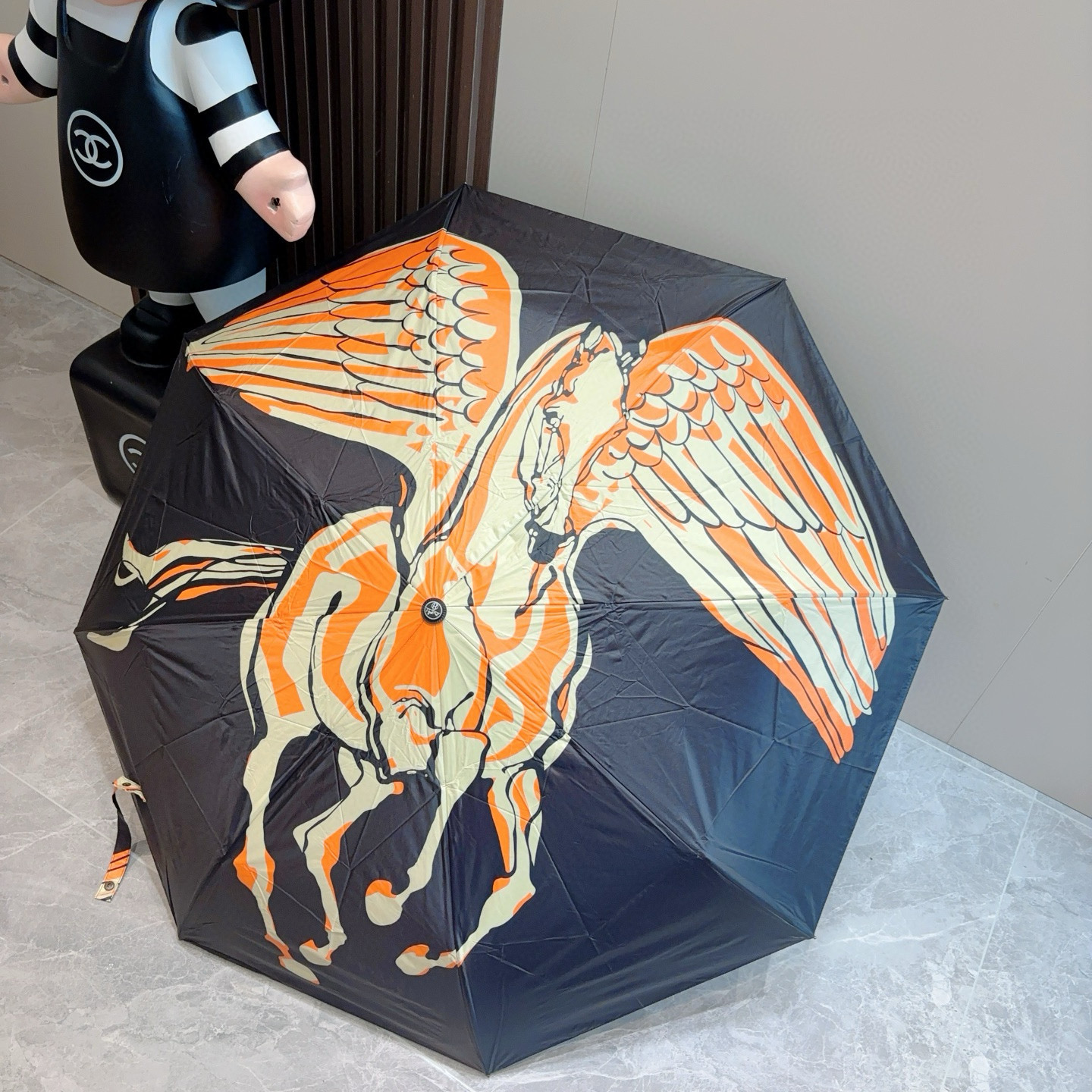爱马仕（Hermès）新款飞马 极品H家三折自动伞重磅呈现 以其精湛的工艺技术和源源不断的想像力 新涂层