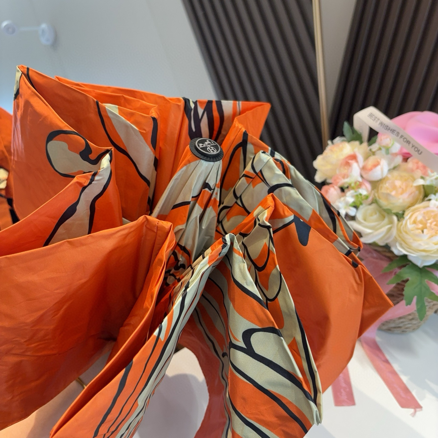 爱马仕（Hermès）新款飞马 极品H家三折自动伞重磅呈现 以其精湛的工艺技术和源源不断的想像力 新涂层
