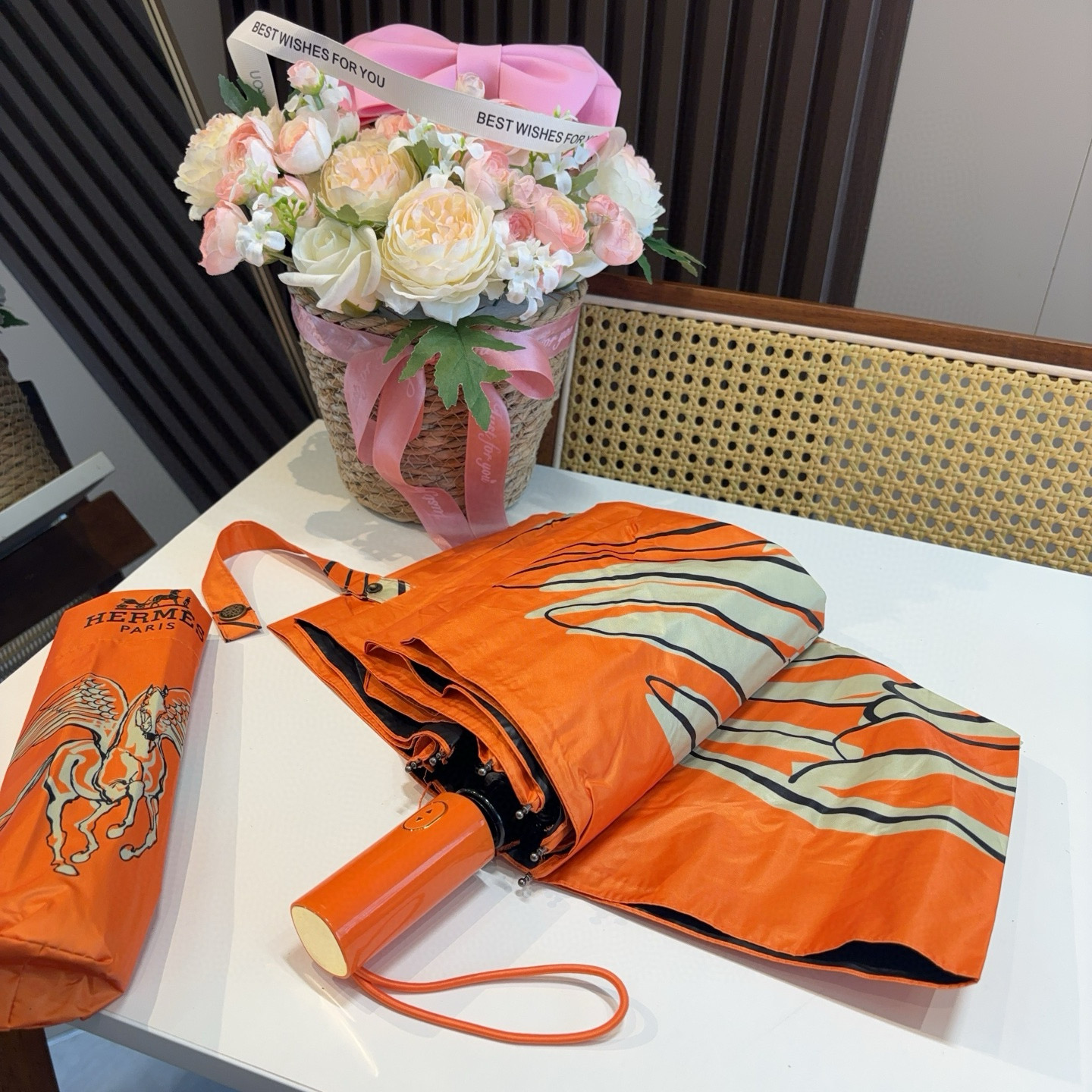 爱马仕（Hermès）新款飞马 极品H家三折自动伞重磅呈现 以其精湛的工艺技术和源源不断的想像力 新涂层