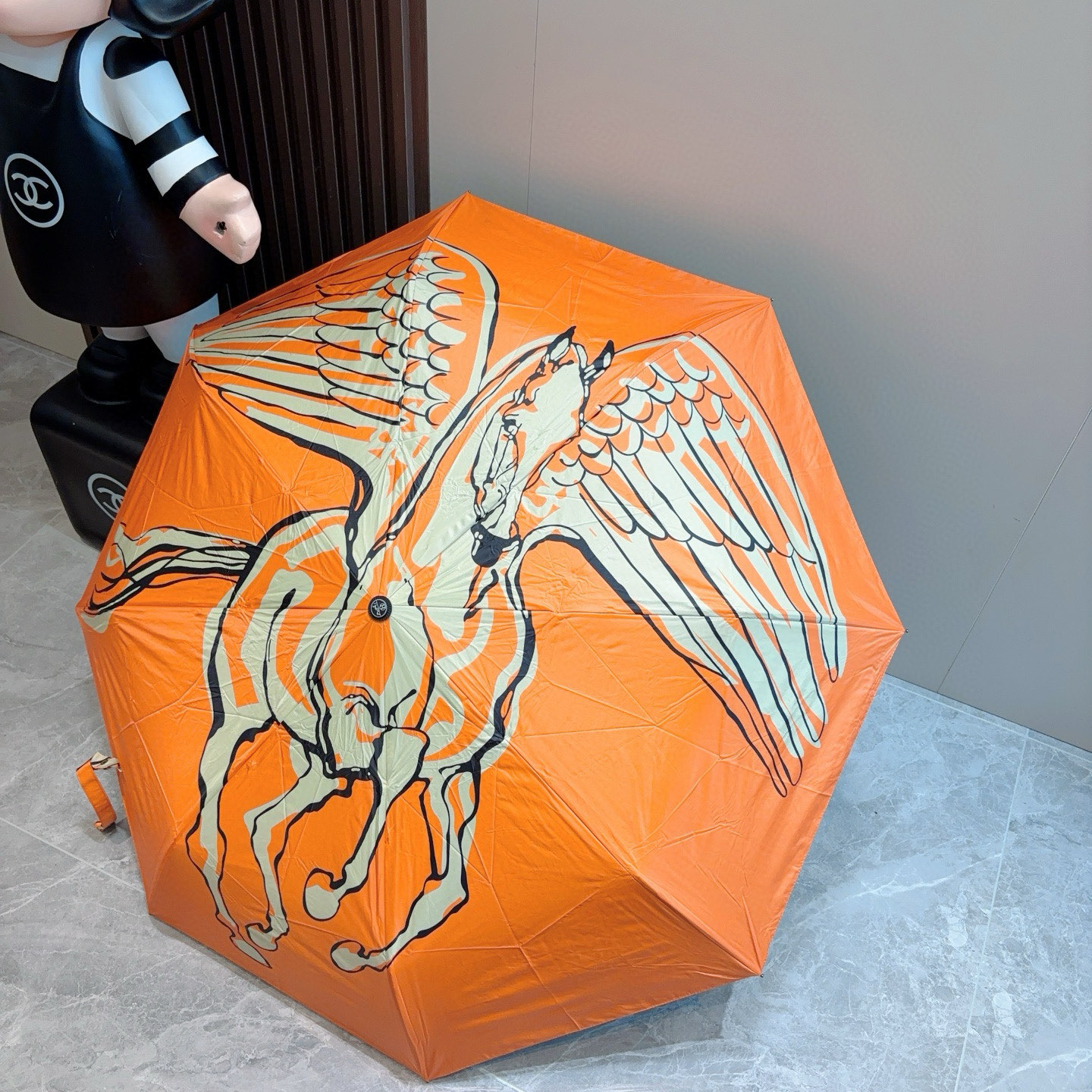 爱马仕（Hermès）新款飞马 极品H家三折自动伞重磅呈现 以其精湛的工艺技术和源源不断的想像力 新涂层