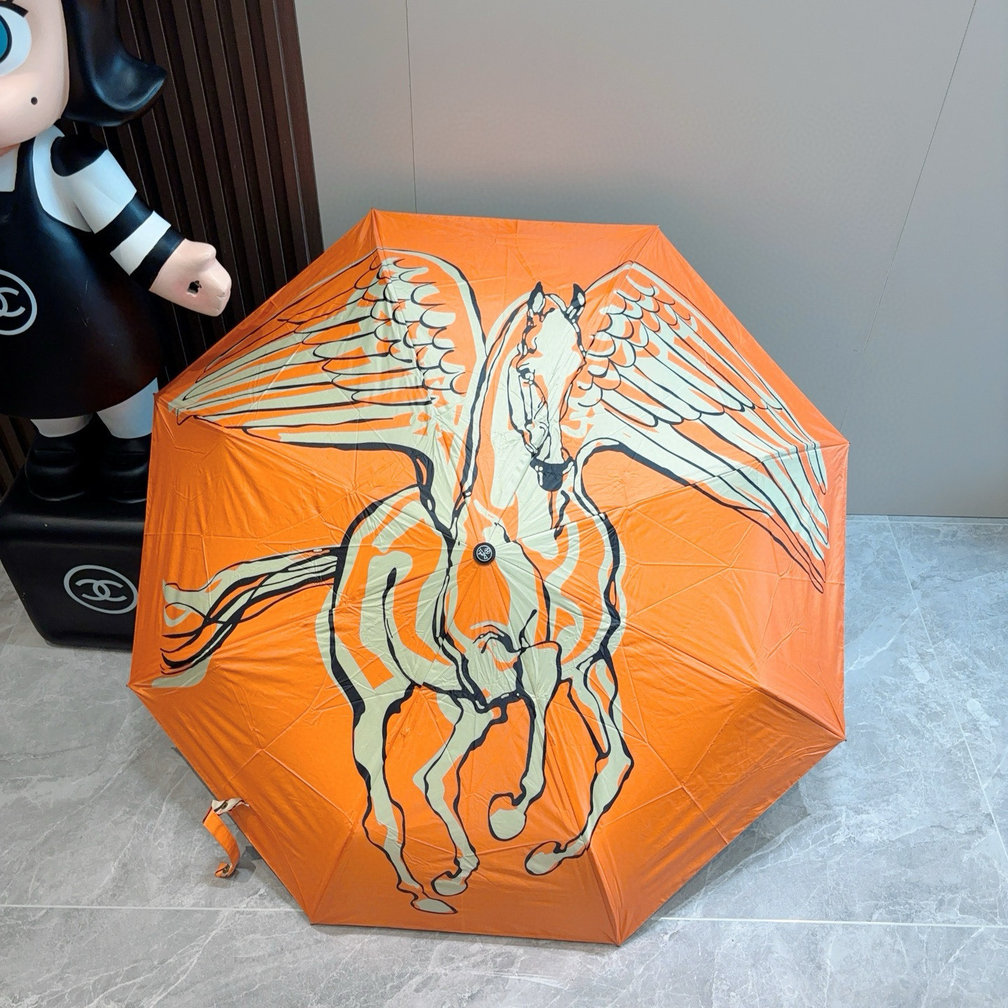 爱马仕（Hermès）新款飞马 极品H家三折自动伞重磅呈现 以其精湛的工艺技术和源源不断的想像力 新涂层