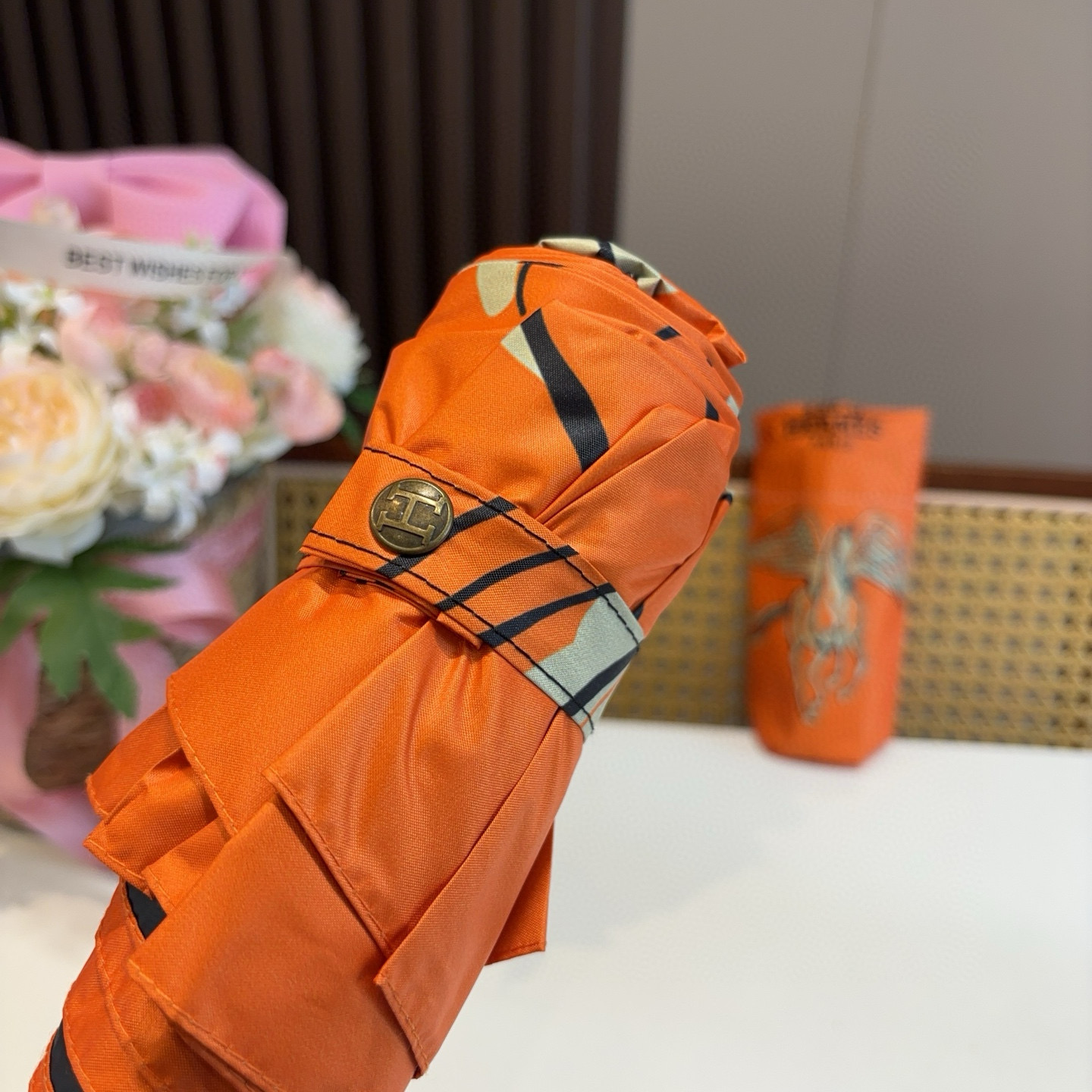 HERMÈS (爱马仕)新款 五折伞 热卖款 时尚指数爆表 不论晴天雨天使用都相得益彰 拥有它感受风从身