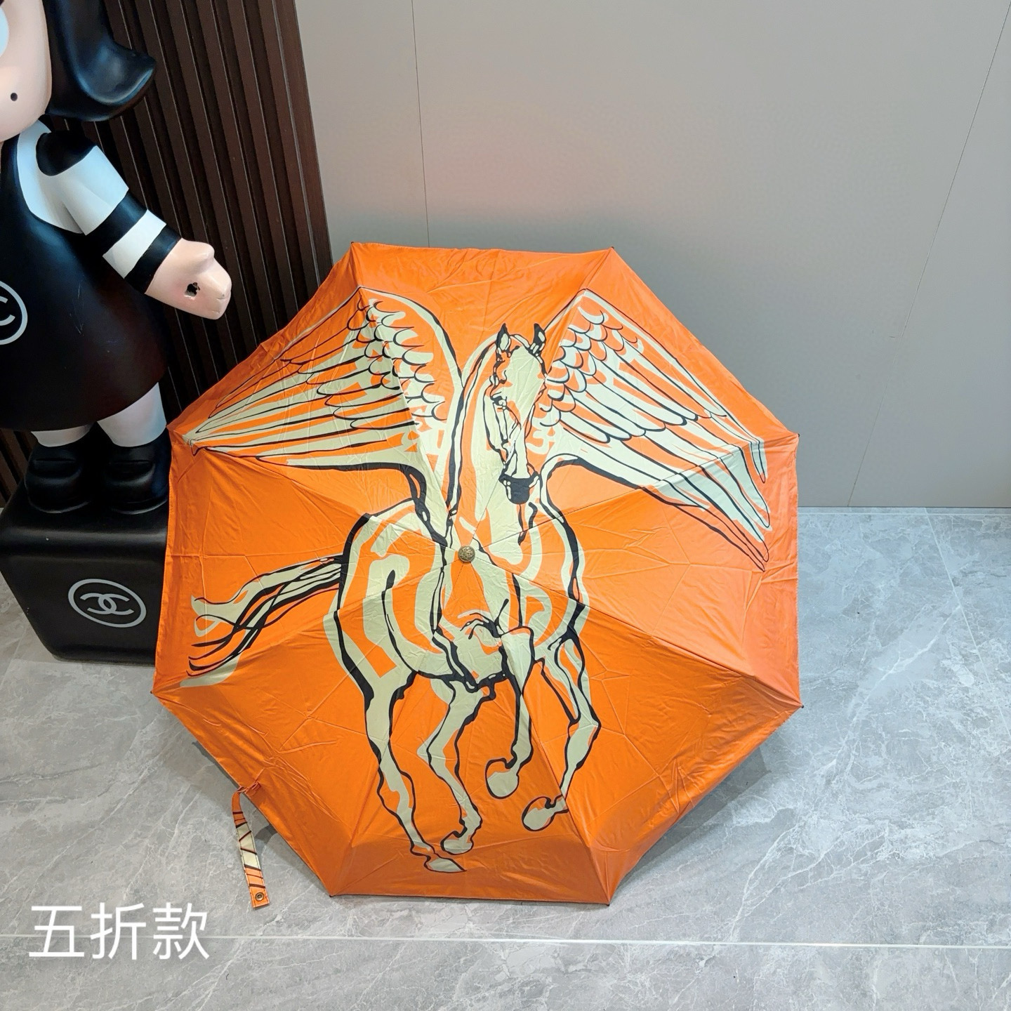 HERMÈS (爱马仕)新款 五折伞 热卖款 时尚指数爆表 不论晴天雨天使用都相得益彰 拥有它感受风从身