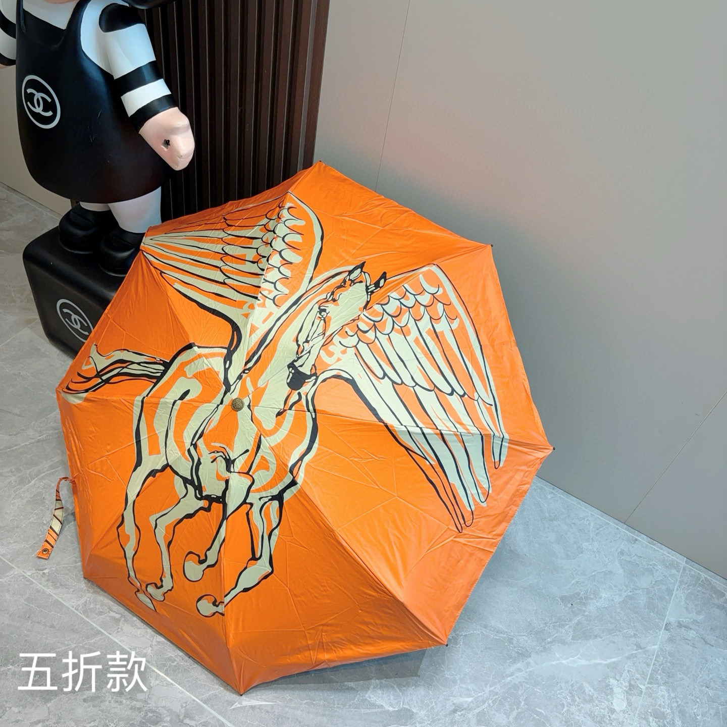 HERMÈS (爱马仕)新款 五折伞 热卖款 时尚指数爆表 不论晴天雨天使用都相得益彰 拥有它感受风从身