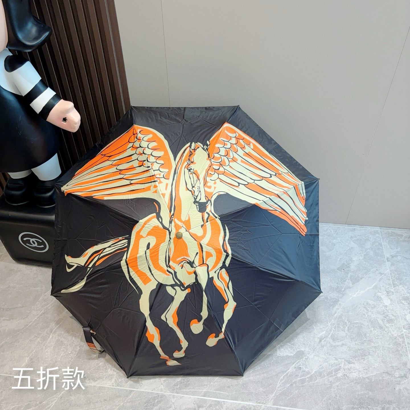 HERMÈS (爱马仕)新款 五折伞 热卖款 时尚指数爆表 不论晴天雨天使用都相得益彰 拥有它感受风从身