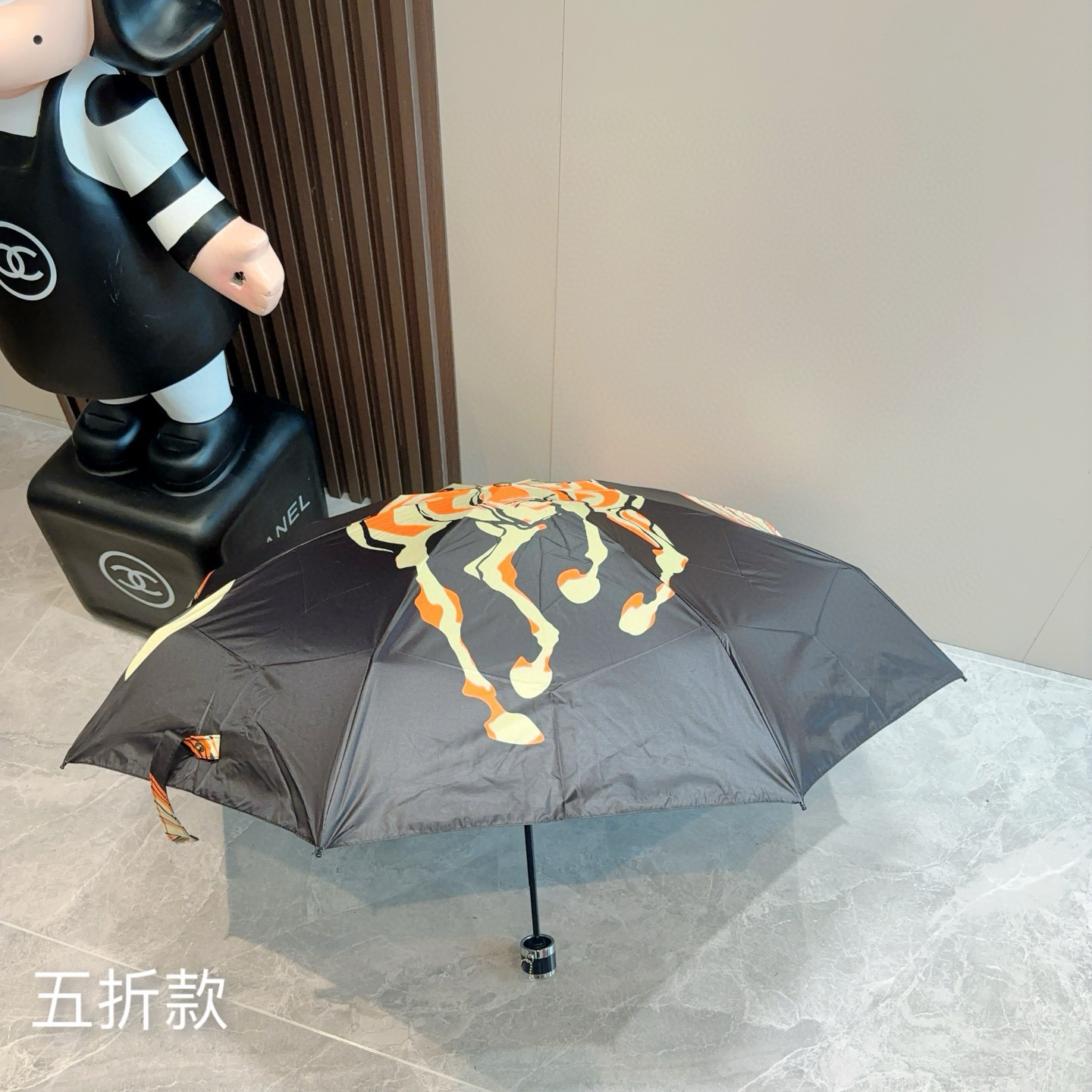 HERMÈS (爱马仕)新款 五折伞 热卖款 时尚指数爆表 不论晴天雨天使用都相得益彰 拥有它感受风从身
