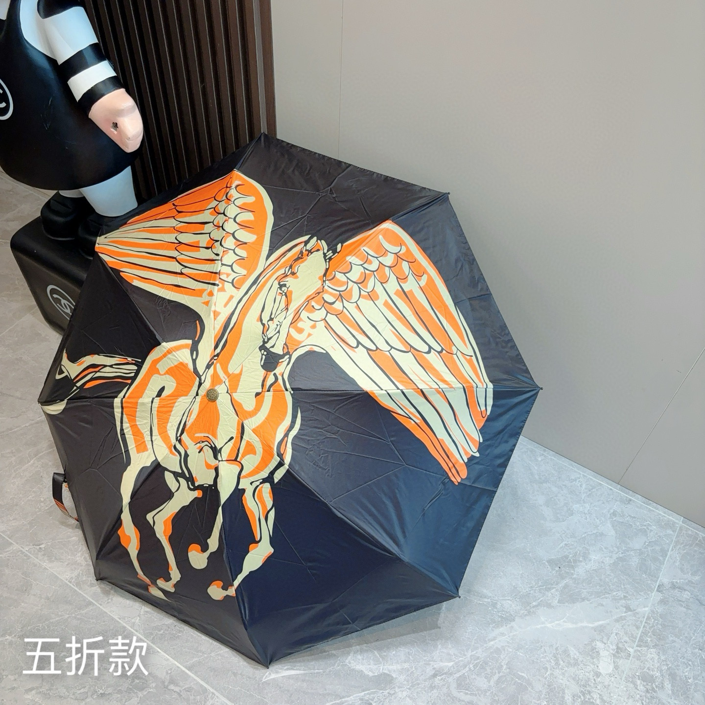 HERMÈS (爱马仕)新款 五折伞 热卖款 时尚指数爆表 不论晴天雨天使用都相得益彰 拥有它感受风从身