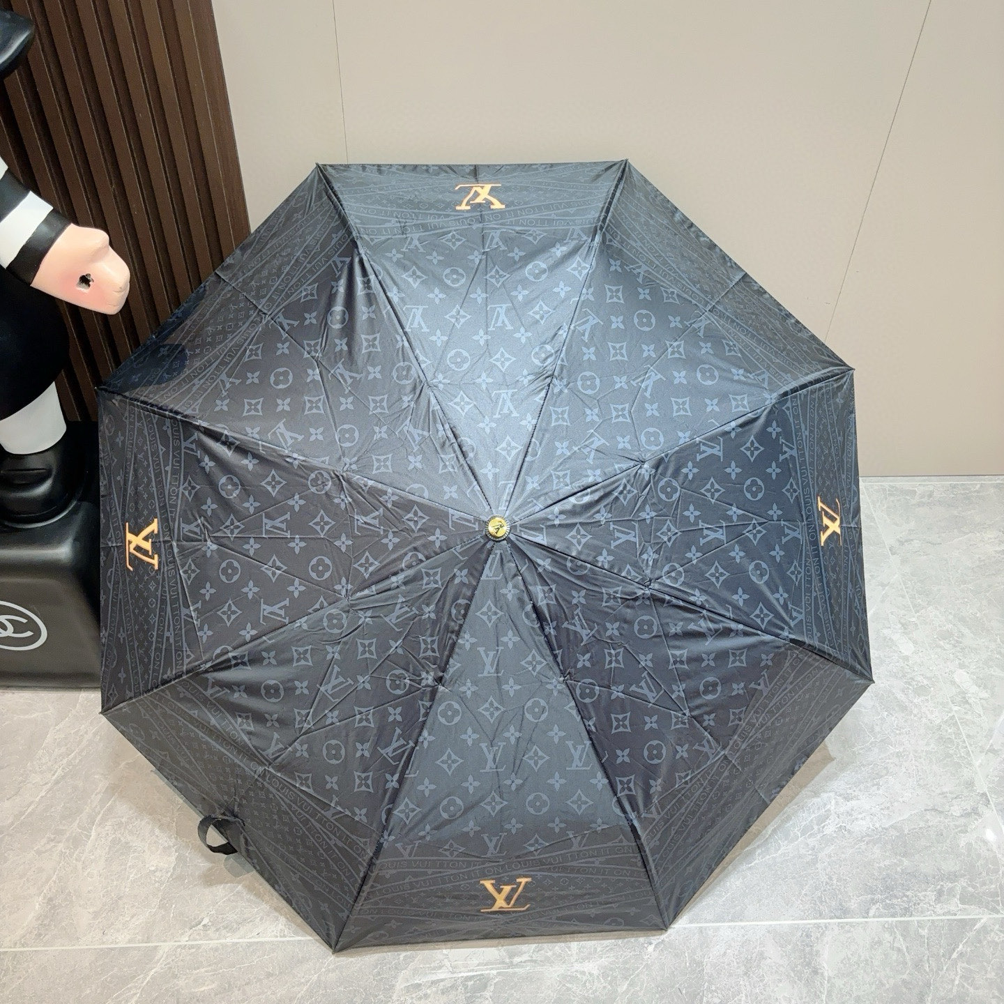  LOUIS VUITTON （路易威登）三折自动折叠晴雨伞 新涂层技术深色伞面 拥有令人惊喜的遮光效果