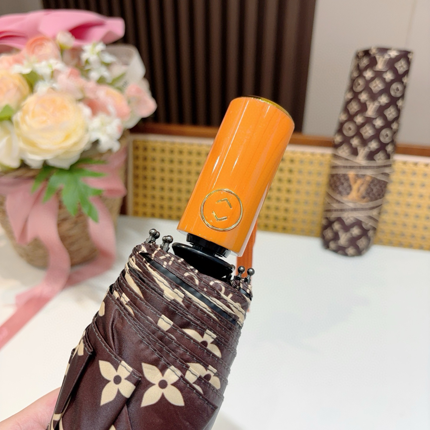  LOUIS VUITTON （路易威登）三折自动折叠晴雨伞 新涂层技术深色伞面 拥有令人惊喜的遮光效果