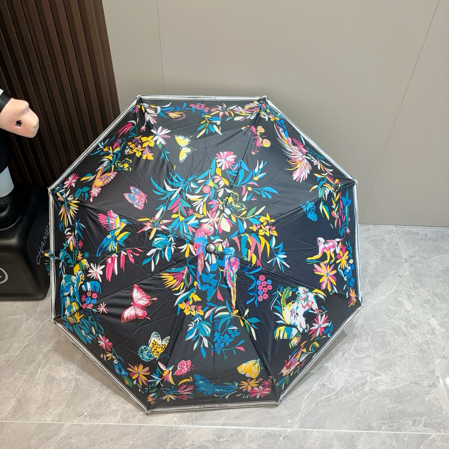  DIOR（迪奥）三折自动折叠晴雨伞  时尚原单代工品质 细节精致 看得见的品质 打破一成不变 色泽纯正