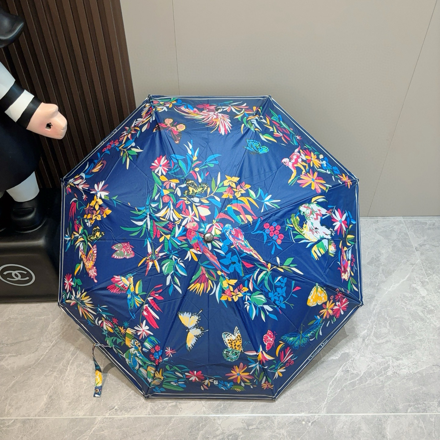  DIOR（迪奥）三折自动折叠晴雨伞  时尚原单代工品质 细节精致 看得见的品质 打破一成不变 色泽纯正