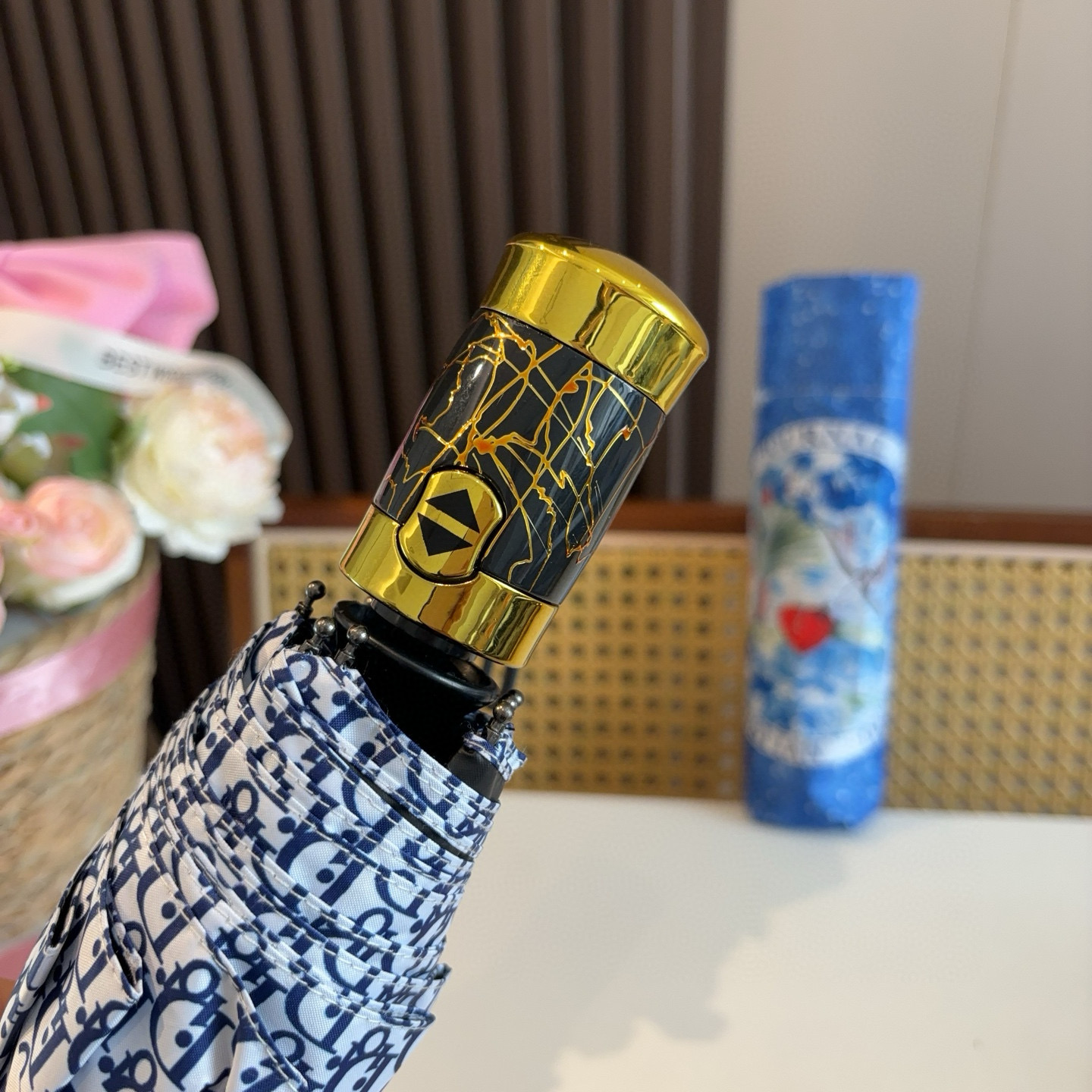  DIOR（迪奥） 星空 三折自动折叠晴雨伞  时尚原单代工品质 细节精致 看得见的品质 打破一成不变 