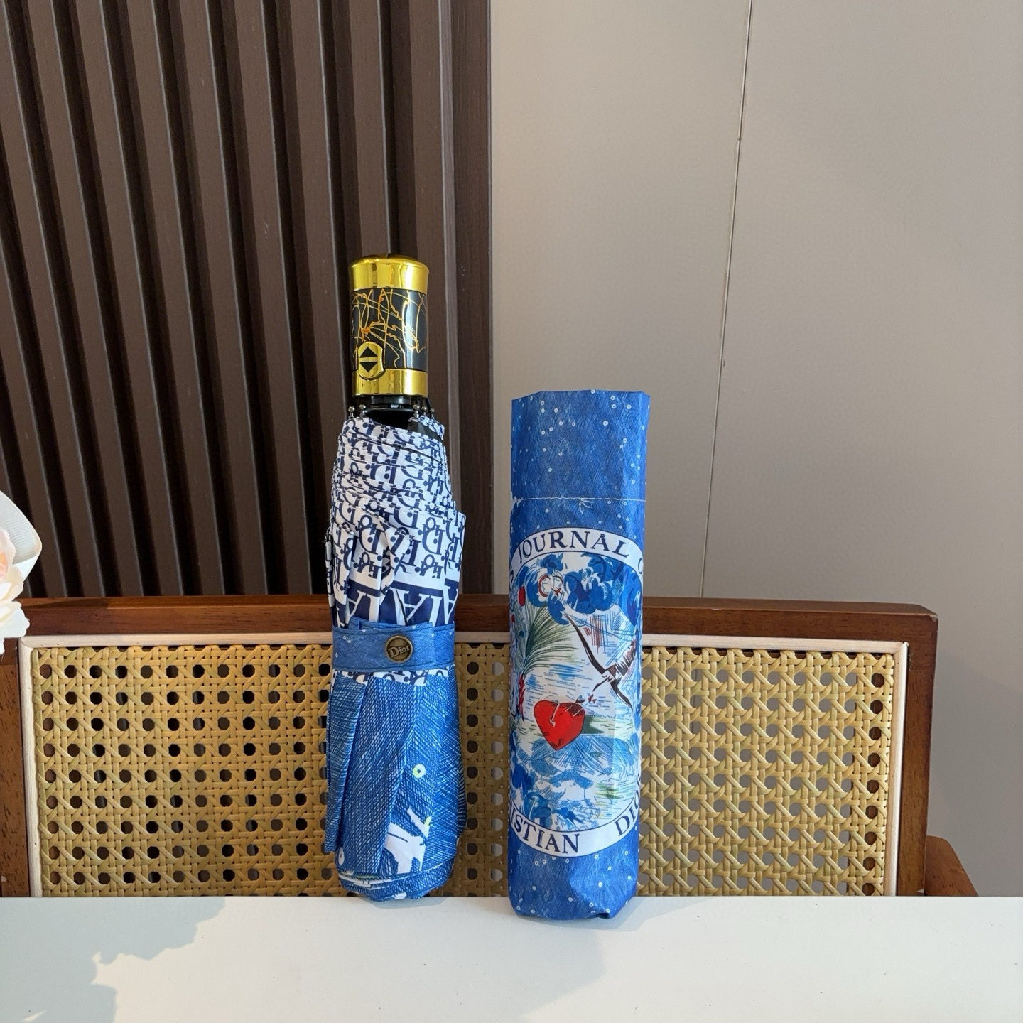  DIOR（迪奥） 星空 三折自动折叠晴雨伞  时尚原单代工品质 细节精致 看得见的品质 打破一成不变 
