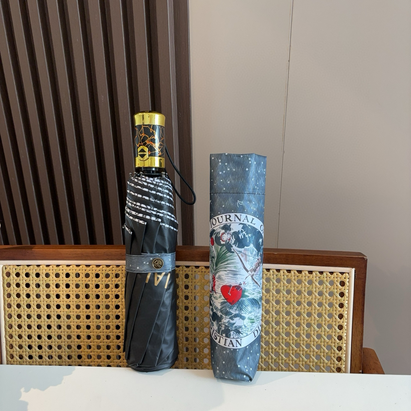  DIOR（迪奥） 星空 三折自动折叠晴雨伞  时尚原单代工品质 细节精致 看得见的品质 打破一成不变 