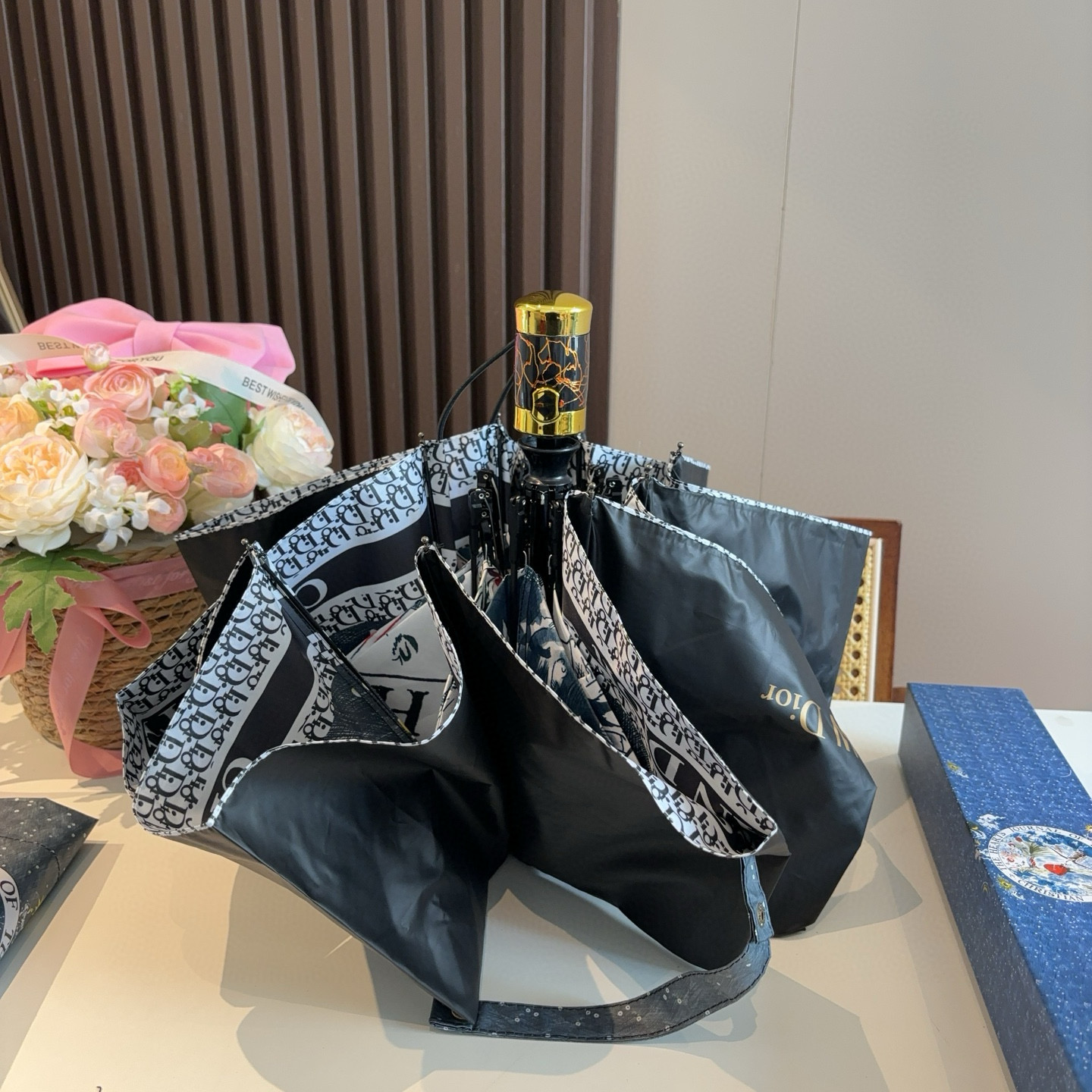  DIOR（迪奥） 星空 三折自动折叠晴雨伞  时尚原单代工品质 细节精致 看得见的品质 打破一成不变 