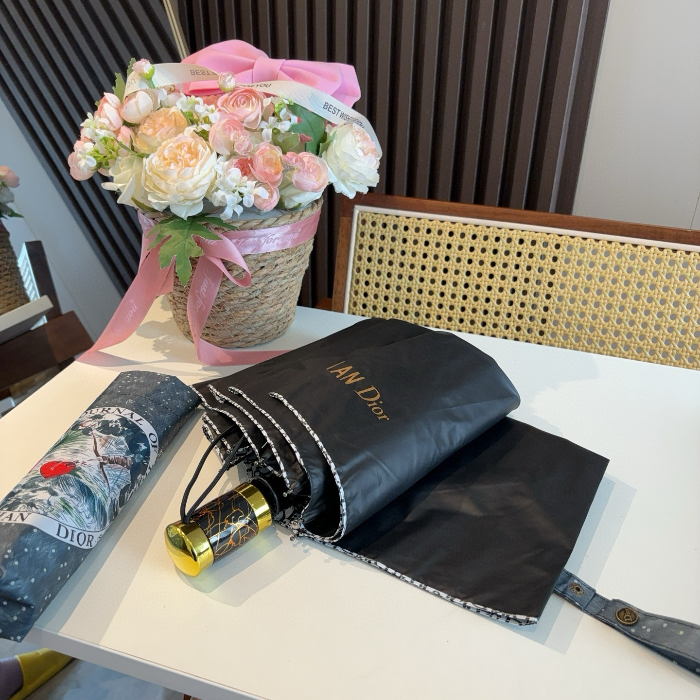  DIOR（迪奥） 星空 三折自动折叠晴雨伞  时尚原单代工品质 细节精致 看得见的品质 打破一成不变 