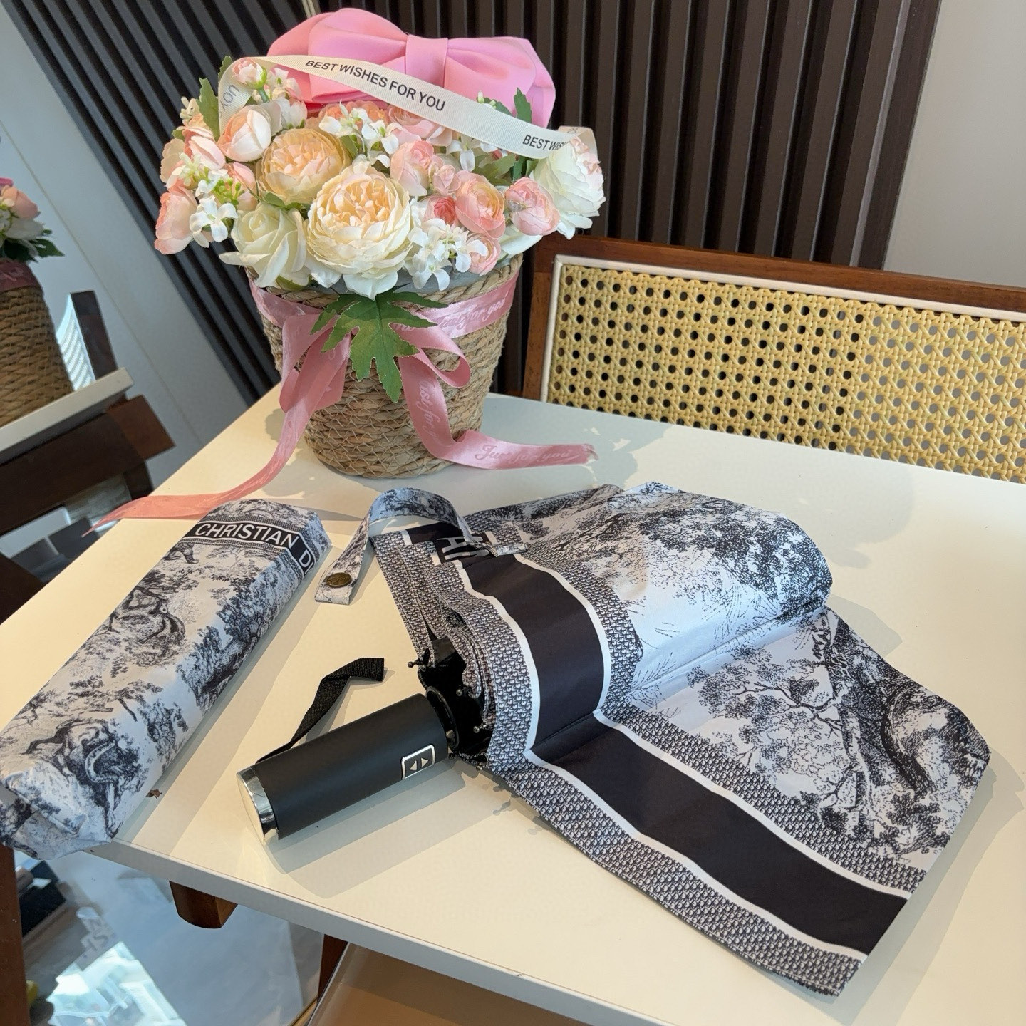  DIOR（迪奥） 动物世界 三折自动折叠晴雨伞  时尚原单代工品质 细节精致 看得见的品质 打破一成不