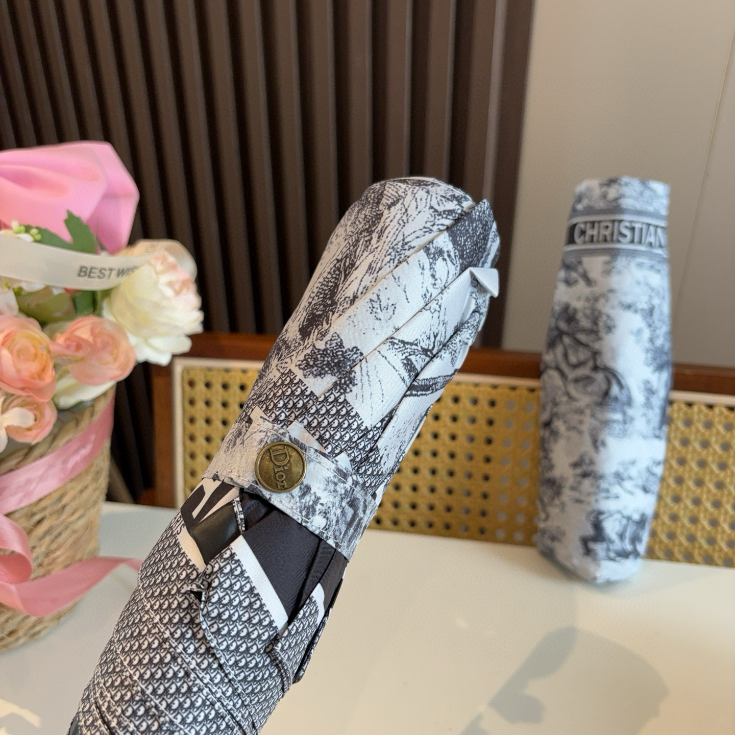  DIOR（迪奥） 动物世界 三折自动折叠晴雨伞  时尚原单代工品质 细节精致 看得见的品质 打破一成不