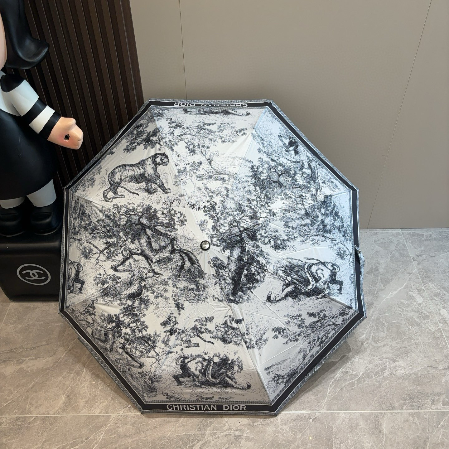  DIOR（迪奥） 动物世界 三折自动折叠晴雨伞  时尚原单代工品质 细节精致 看得见的品质 打破一成不