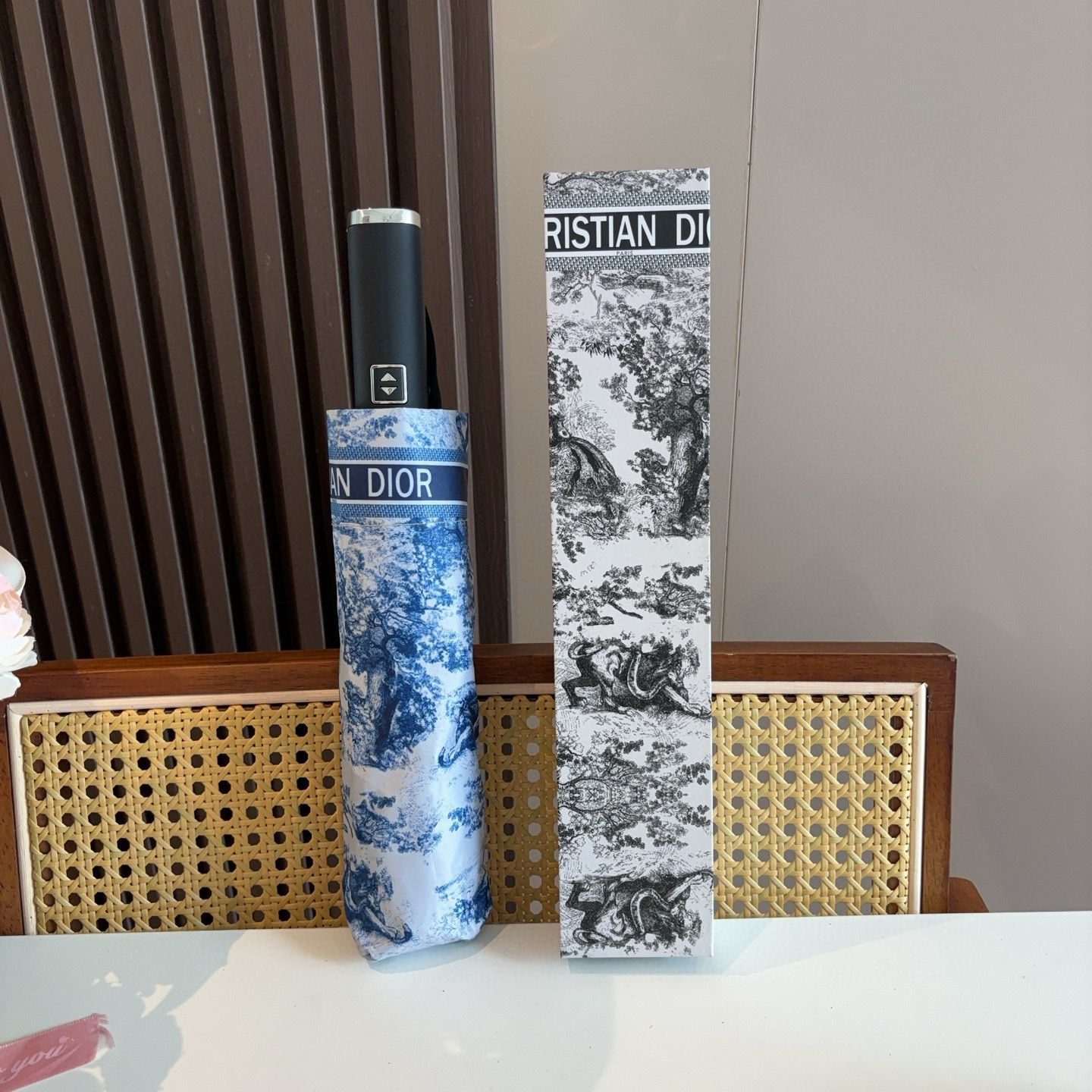  DIOR（迪奥） 动物世界 三折自动折叠晴雨伞  时尚原单代工品质 细节精致 看得见的品质 打破一成不