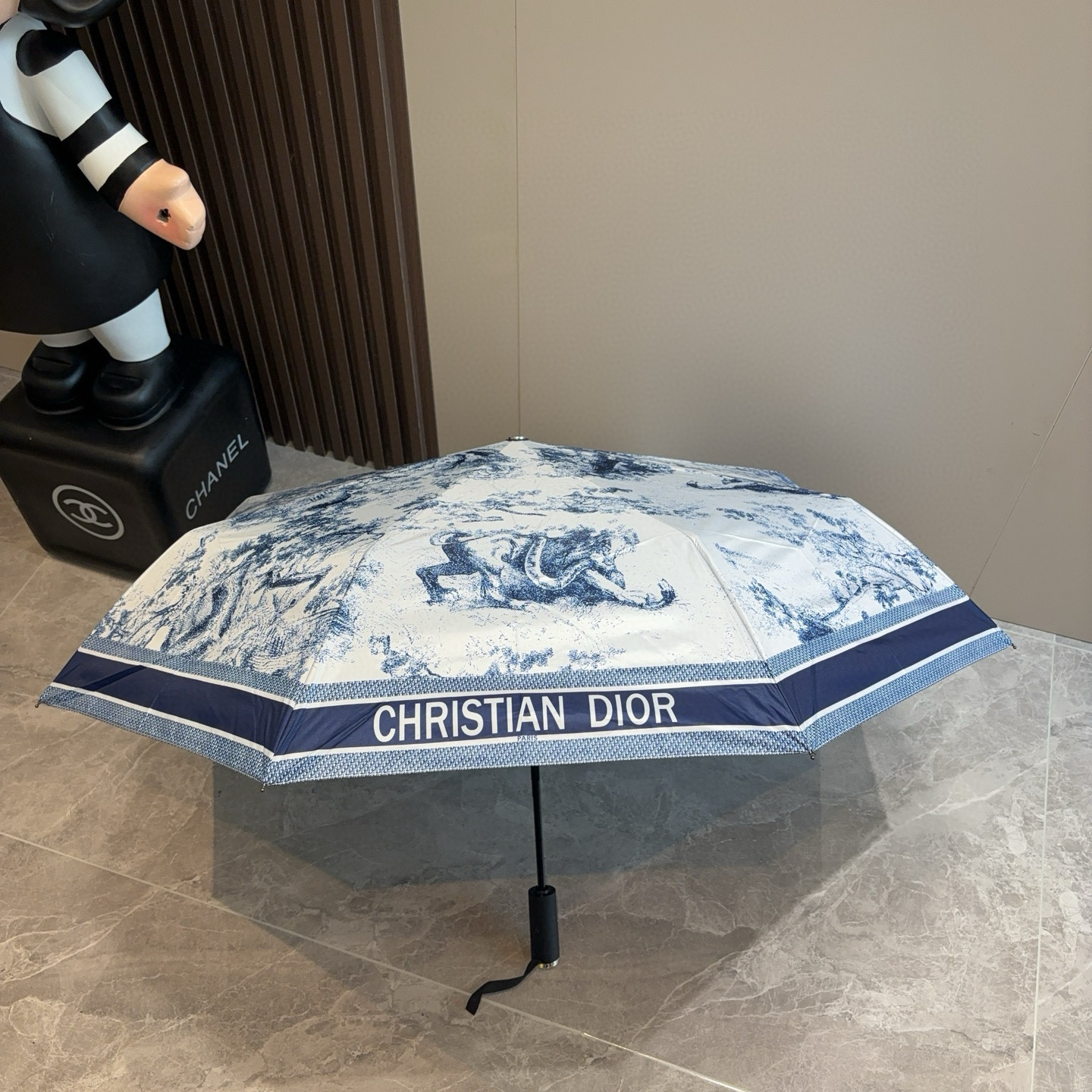  DIOR（迪奥） 动物世界 三折自动折叠晴雨伞  时尚原单代工品质 细节精致 看得见的品质 打破一成不