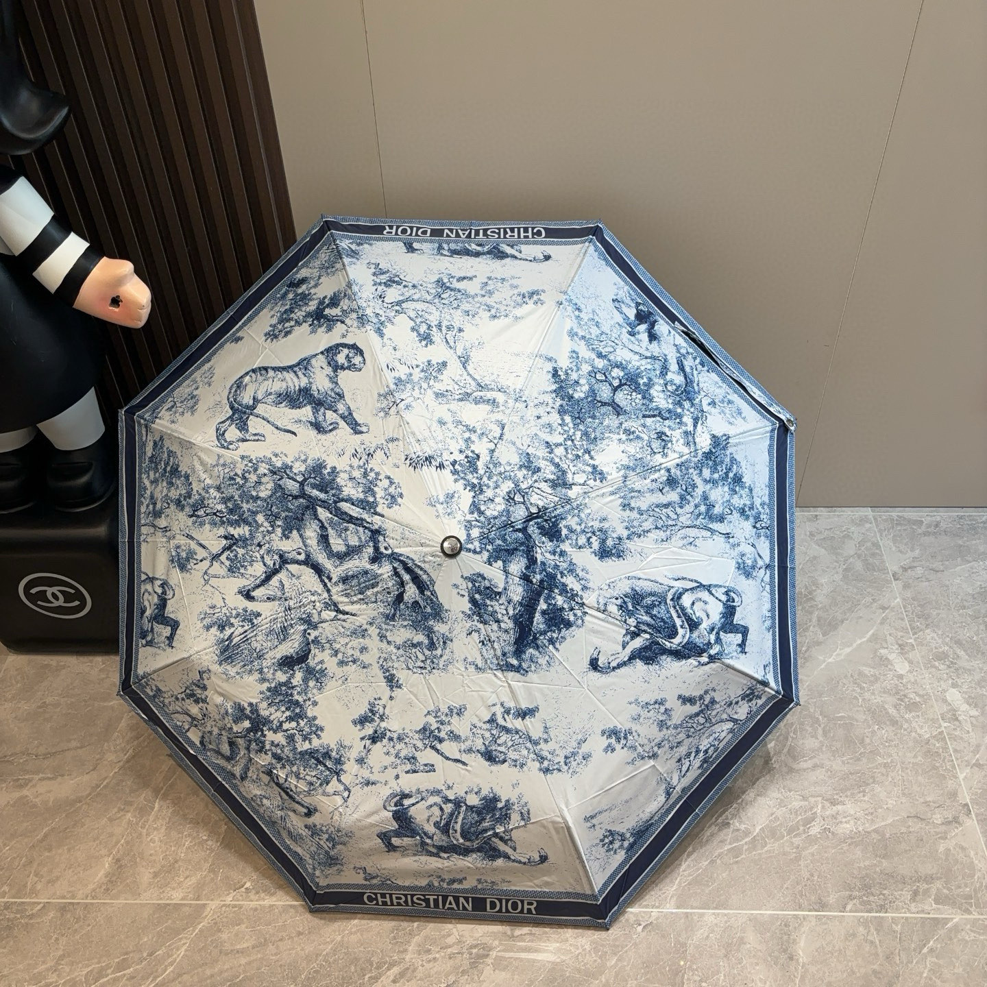  DIOR（迪奥） 动物世界 三折自动折叠晴雨伞  时尚原单代工品质 细节精致 看得见的品质 打破一成不