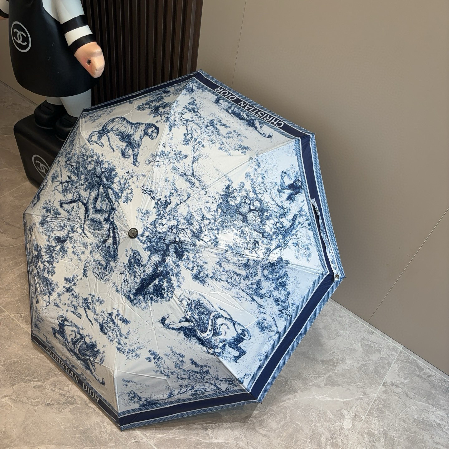  DIOR（迪奥） 动物世界 三折自动折叠晴雨伞  时尚原单代工品质 细节精致 看得见的品质 打破一成不