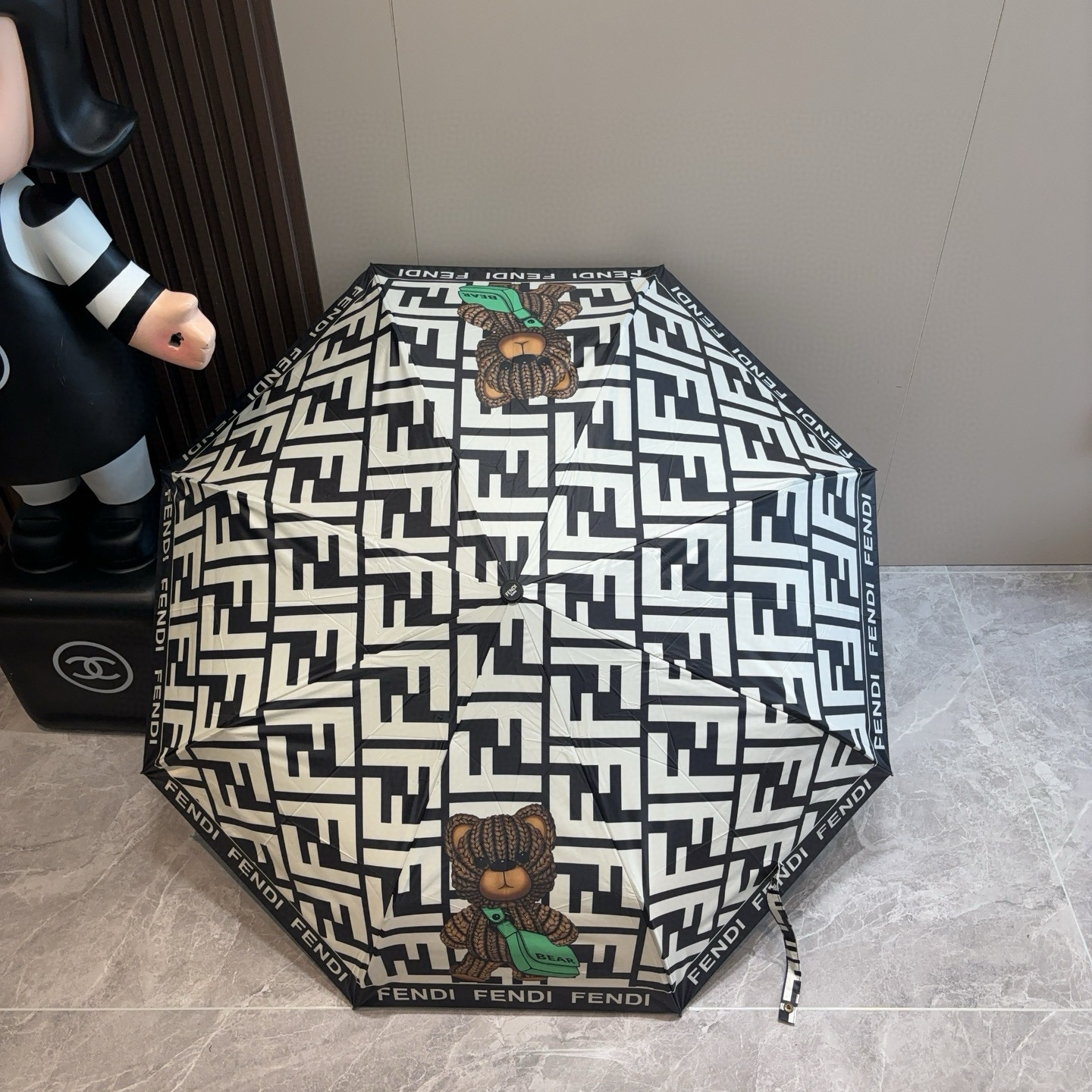  FENDI（芬迪）三折自动折叠晴雨伞 年度最新火爆单品  原单代工级品质 第一代210T碰击布防嗮拒水