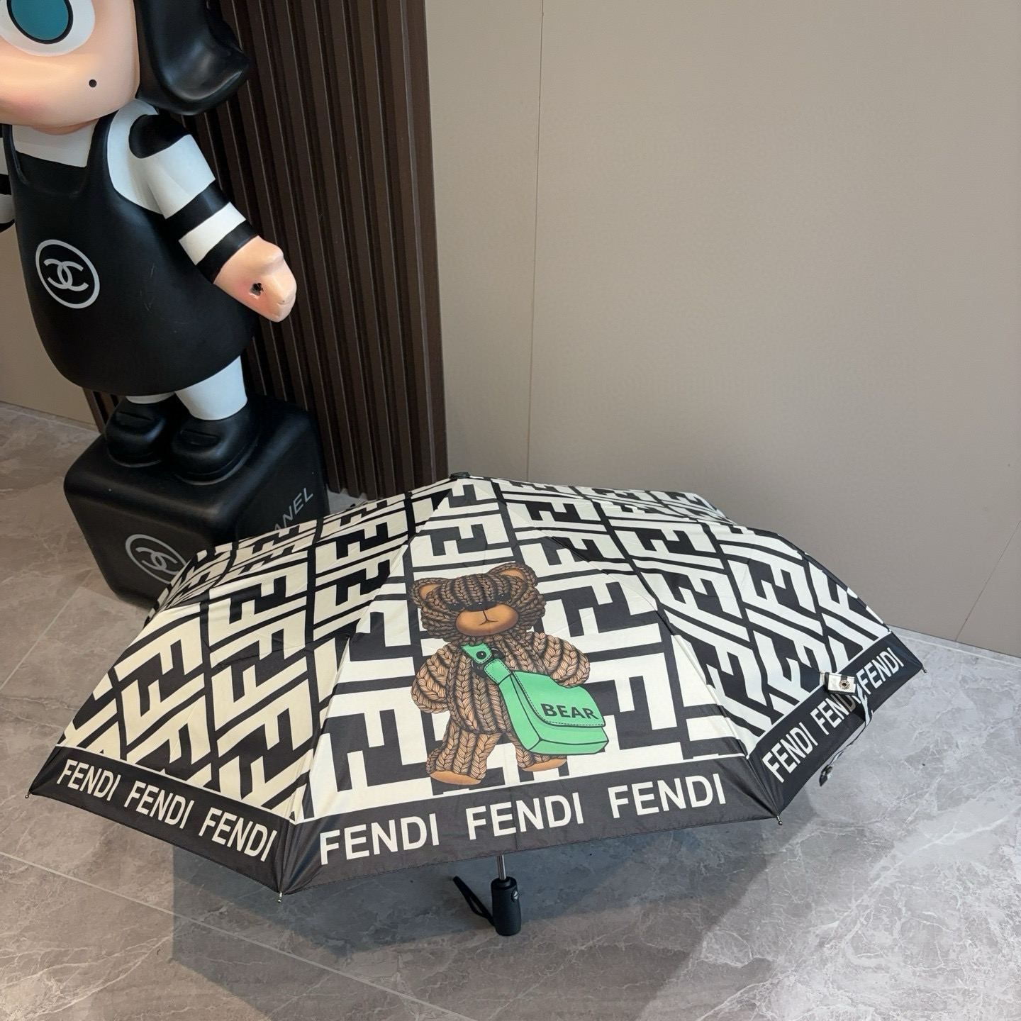  FENDI（芬迪）三折自动折叠晴雨伞 年度最新火爆单品  原单代工级品质 第一代210T碰击布防嗮拒水