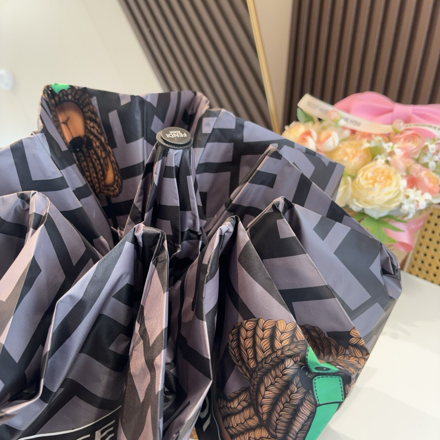  FENDI（芬迪）三折自动折叠晴雨伞 年度最新火爆单品  原单代工级品质 第一代210T碰击布防嗮拒水