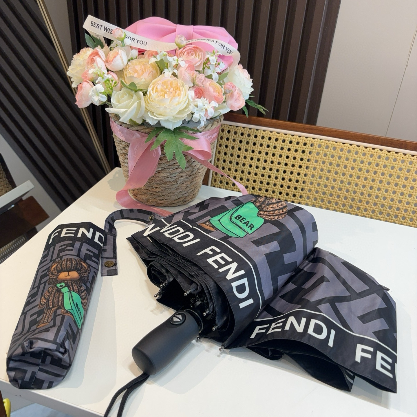  FENDI（芬迪）三折自动折叠晴雨伞 年度最新火爆单品  原单代工级品质 第一代210T碰击布防嗮拒水