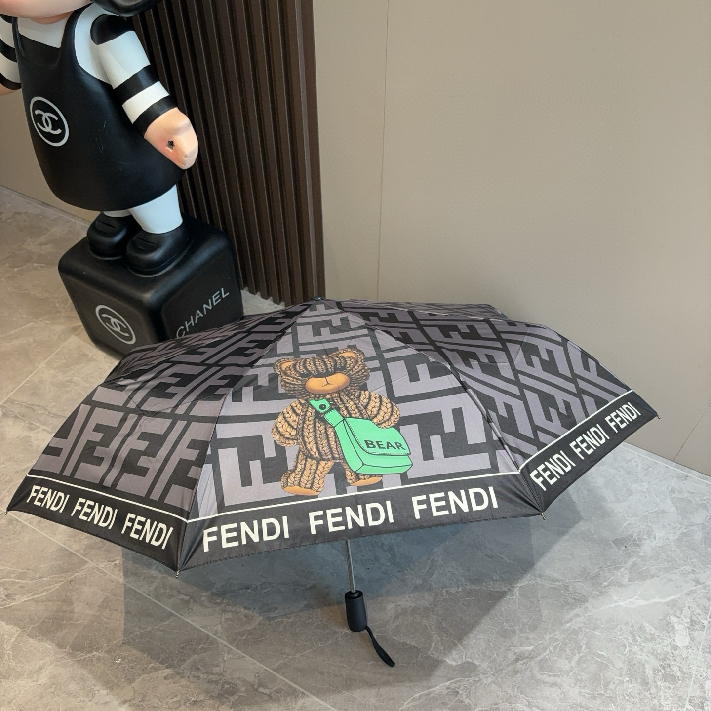  FENDI（芬迪）三折自动折叠晴雨伞 年度最新火爆单品  原单代工级品质 第一代210T碰击布防嗮拒水