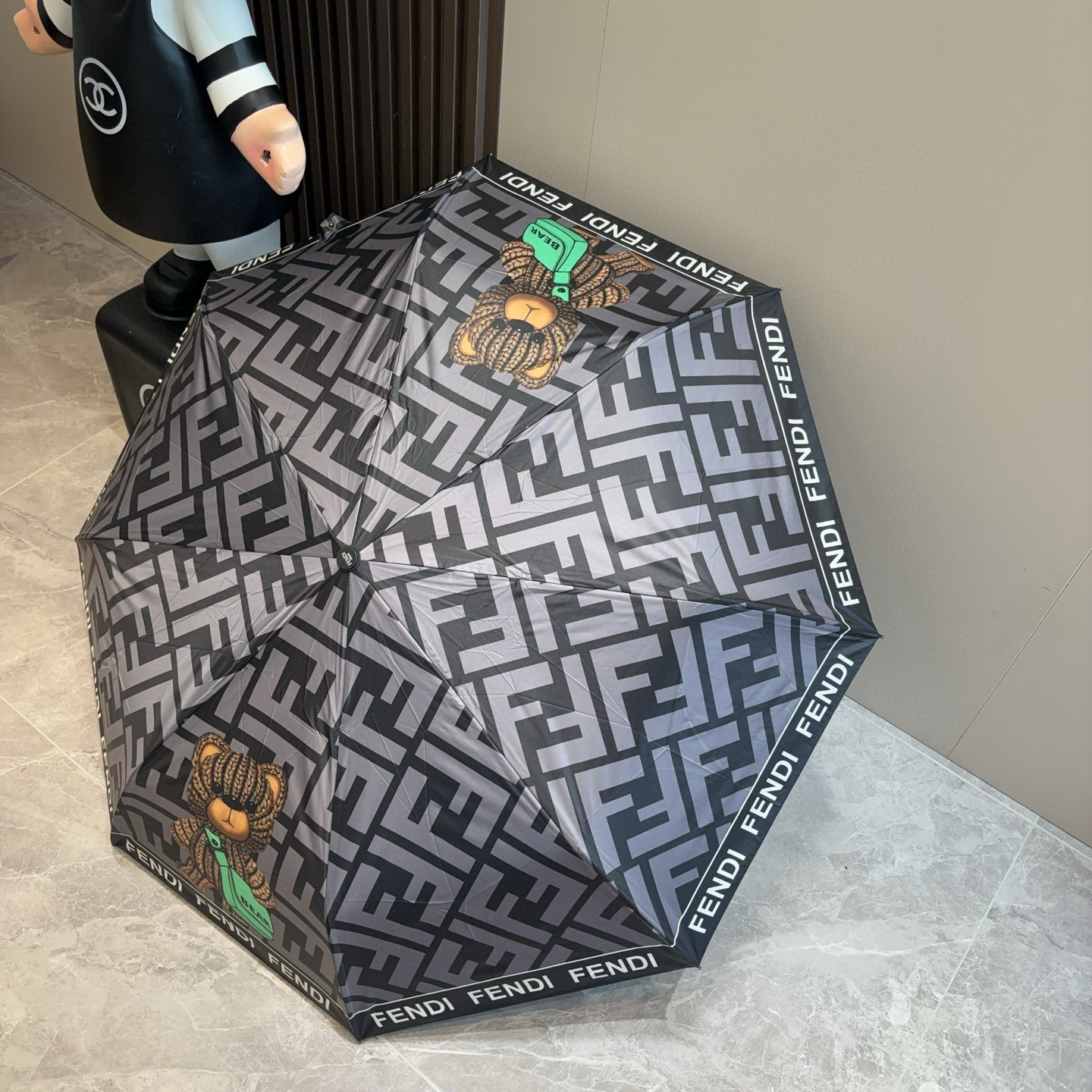  FENDI（芬迪）三折自动折叠晴雨伞 年度最新火爆单品  原单代工级品质 第一代210T碰击布防嗮拒水