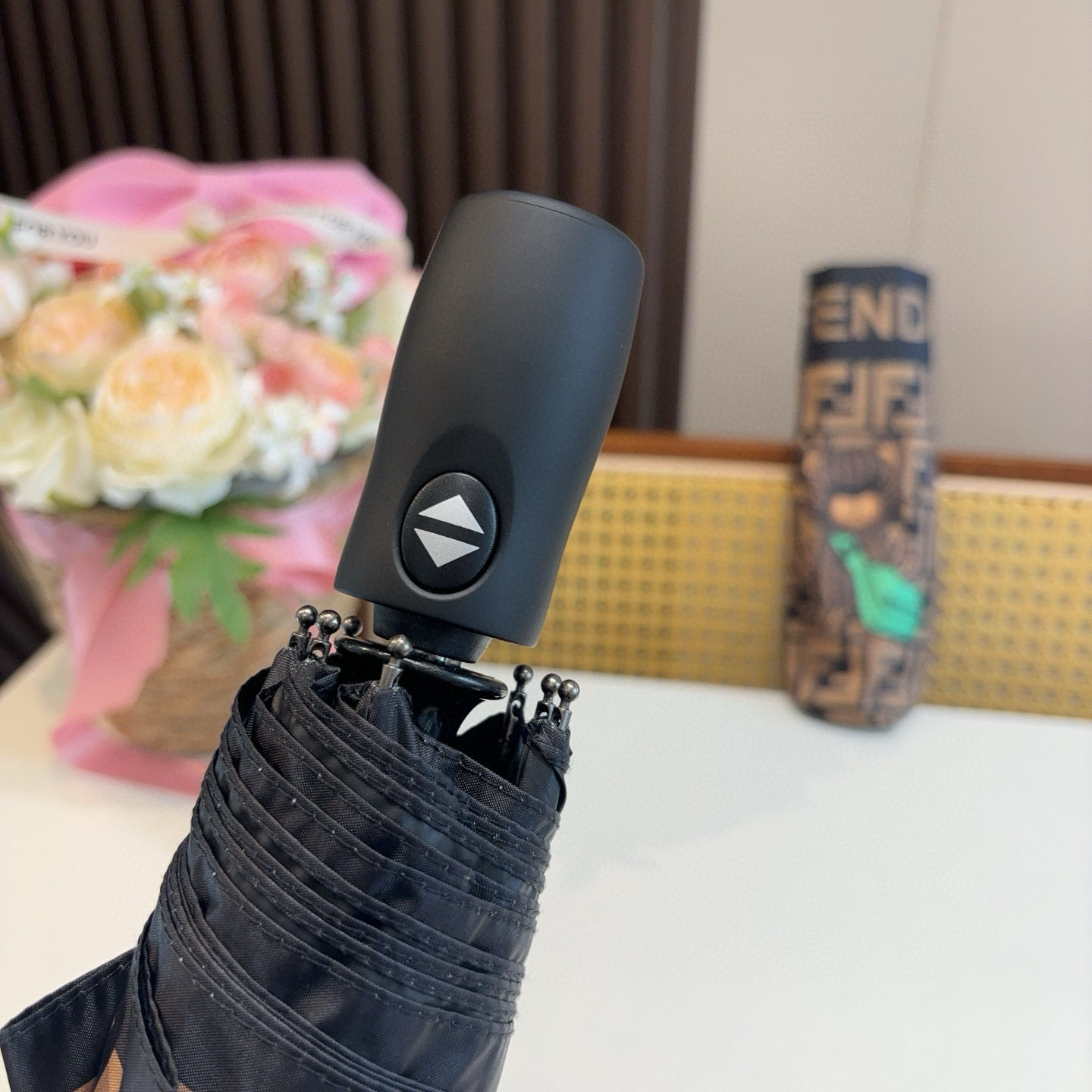  FENDI（芬迪）三折自动折叠晴雨伞 年度最新火爆单品  原单代工级品质 第一代210T碰击布防嗮拒水