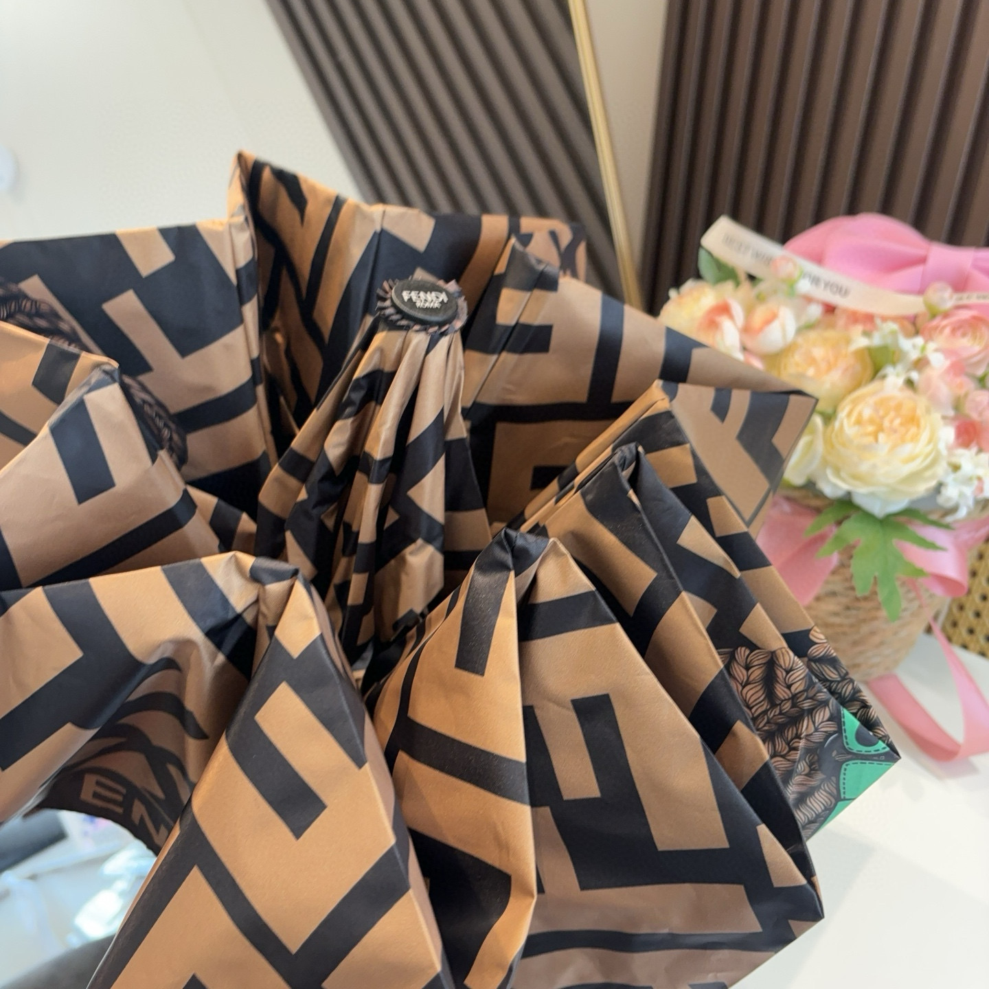  FENDI（芬迪）三折自动折叠晴雨伞 年度最新火爆单品  原单代工级品质 第一代210T碰击布防嗮拒水