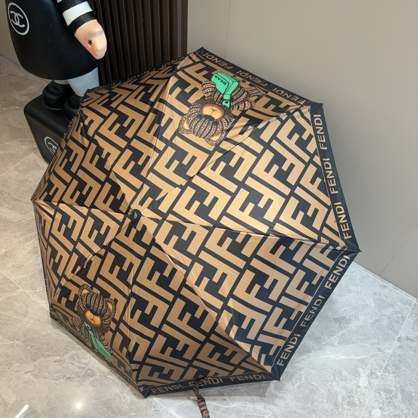  FENDI（芬迪）三折自动折叠晴雨伞 年度最新火爆单品  原单代工级品质 第一代210T碰击布防嗮拒水