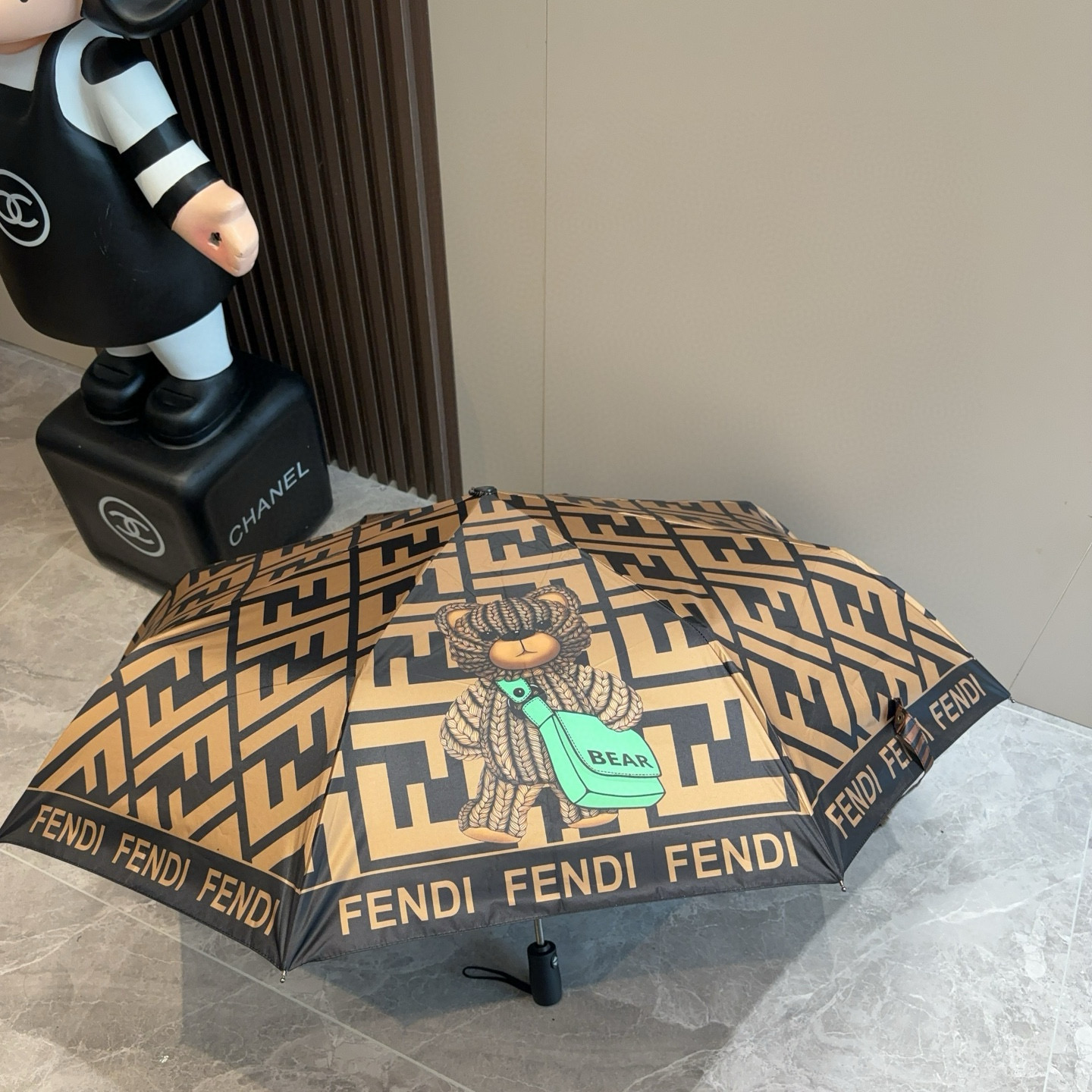  FENDI（芬迪）三折自动折叠晴雨伞 年度最新火爆单品  原单代工级品质 第一代210T碰击布防嗮拒水