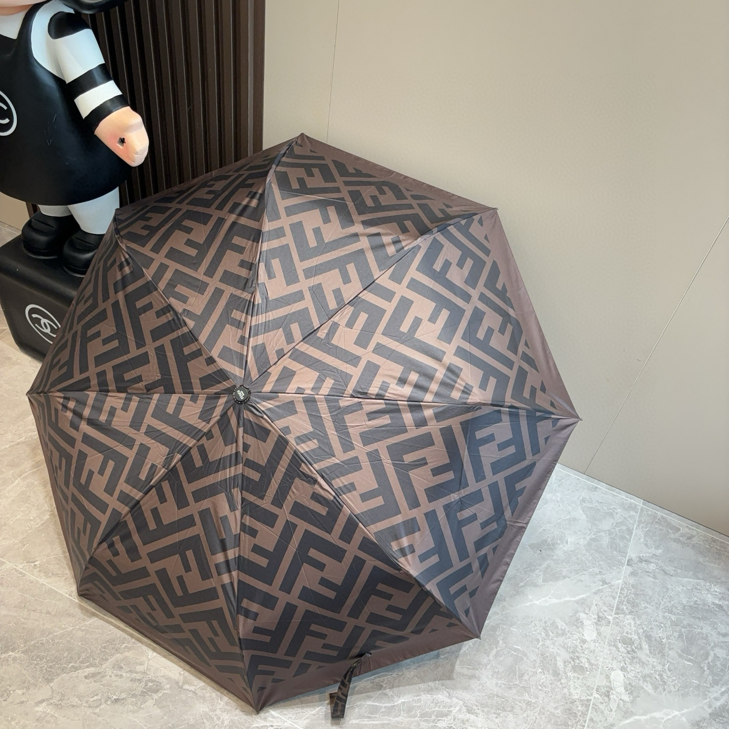  FENDI（芬迪）三折自动折叠晴雨伞 年度最新火爆单品  原单代工级品质 第一代210T碰击布防嗮拒水