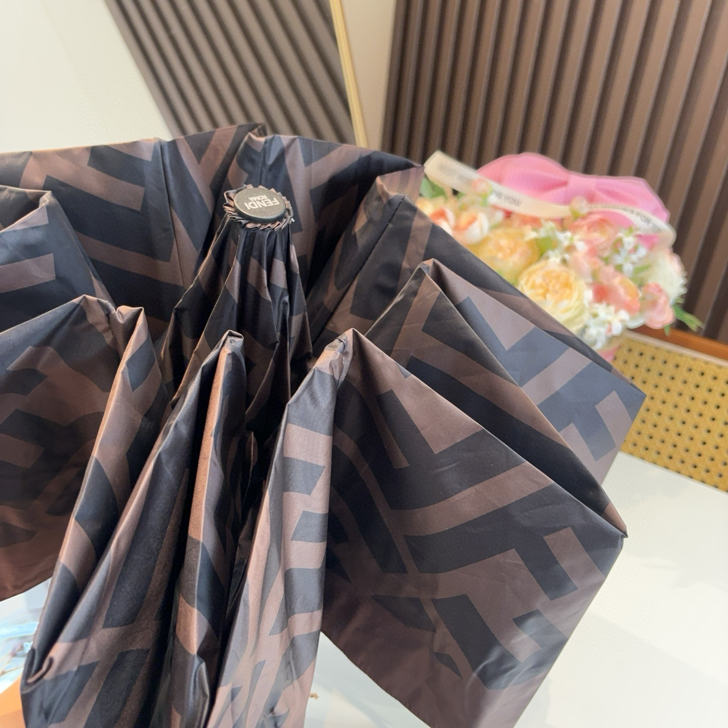  FENDI（芬迪）三折自动折叠晴雨伞 年度最新火爆单品  原单代工级品质 第一代210T碰击布防嗮拒水
