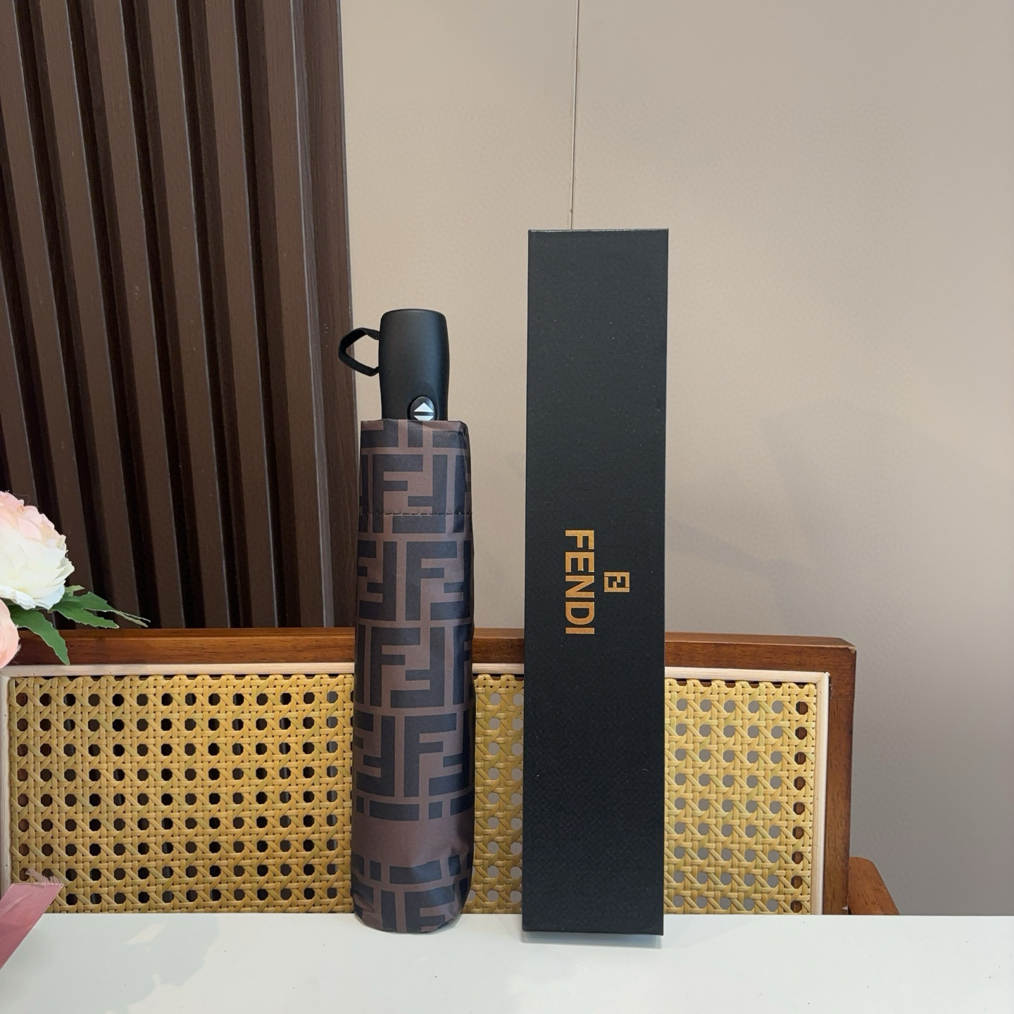  FENDI（芬迪）三折自动折叠晴雨伞 年度最新火爆单品  原单代工级品质 第一代210T碰击布防嗮拒水