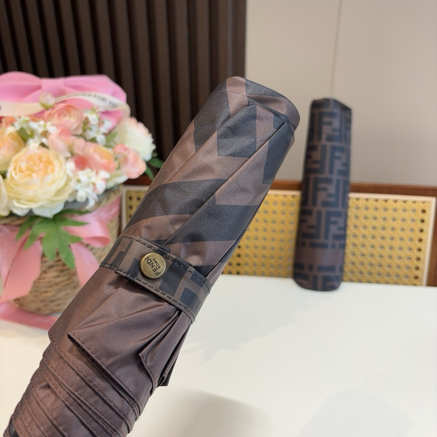  FENDI（芬迪）三折自动折叠晴雨伞 年度最新火爆单品  原单代工级品质 第一代210T碰击布防嗮拒水
