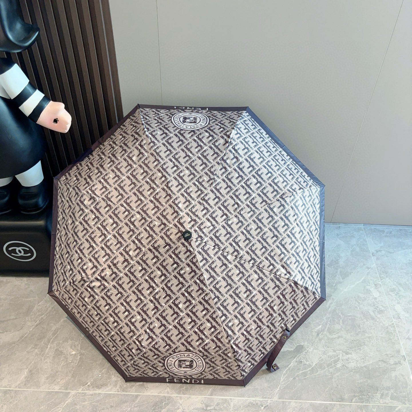  FENDI（芬迪）三折自动折叠晴雨伞 年度最新火爆单品  原单代工级品质 第一代210T碰击布防嗮拒水