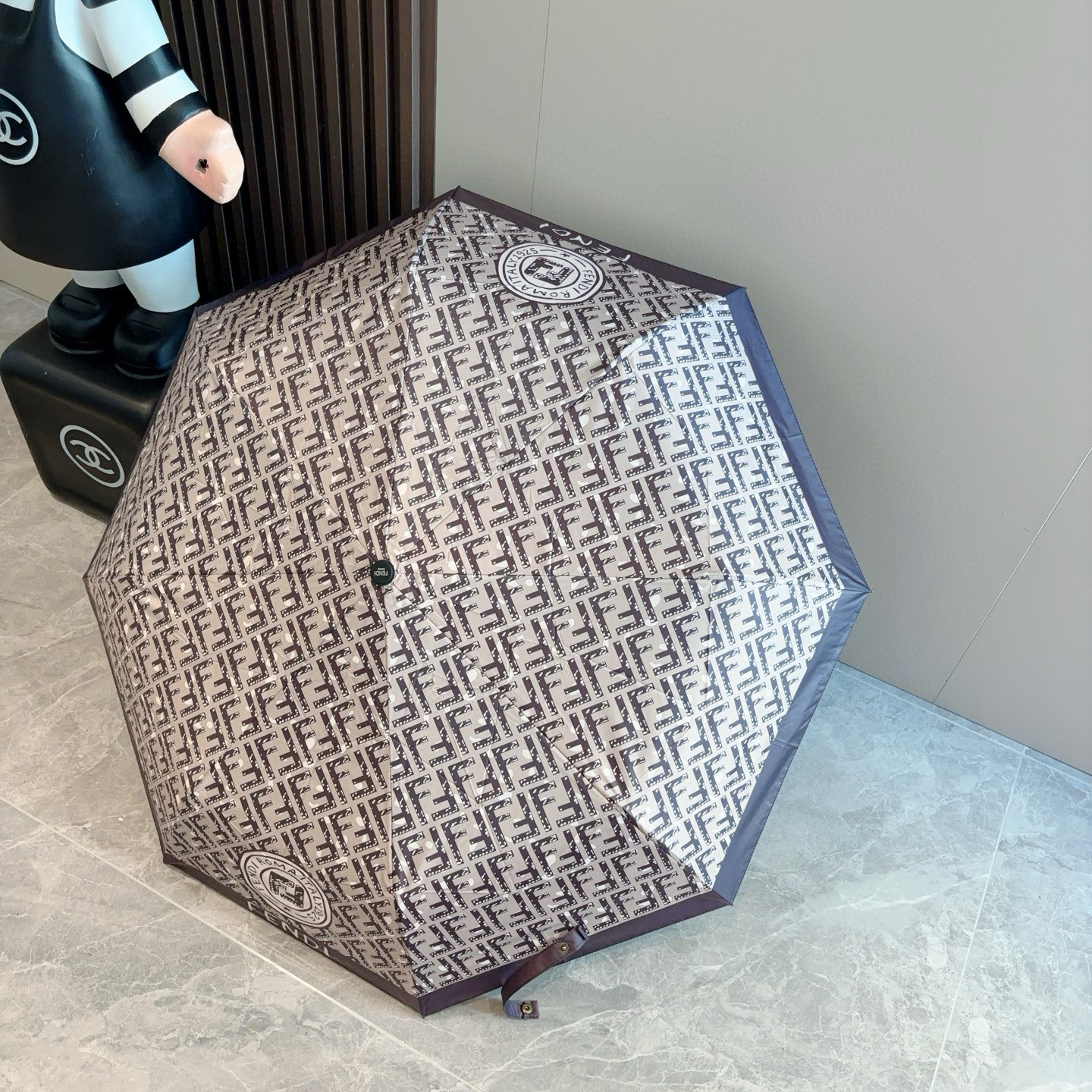  FENDI（芬迪）三折自动折叠晴雨伞 年度最新火爆单品  原单代工级品质 第一代210T碰击布防嗮拒水