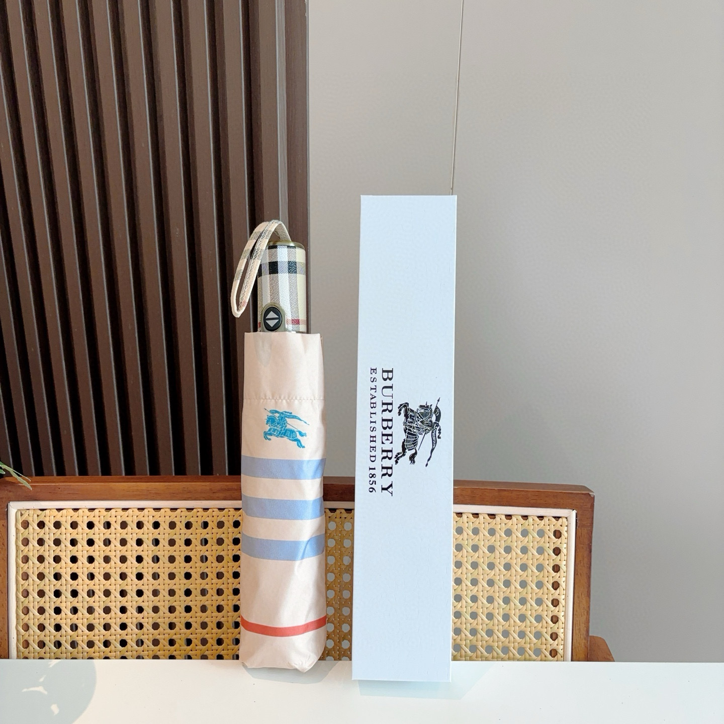  BURBERRY（巴宝莉） 三折自动折叠晴雨伞 年度巅峰之作 经典 高雅 时髦 这就是被称为英国BUR