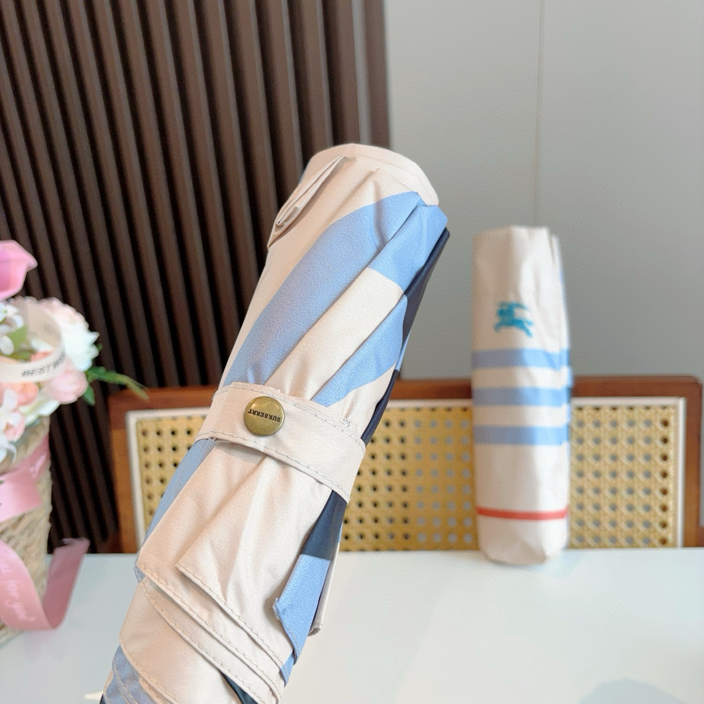 BURBERRY（巴宝莉） 三折自动折叠晴雨伞 年度巅峰之作 经典 高雅 时髦 这就是被称为英国BUR