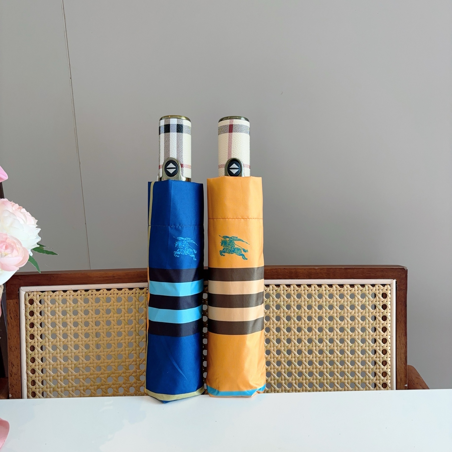  BURBERRY（巴宝莉） 三折自动折叠晴雨伞 年度巅峰之作 经典 高雅 时髦 这就是被称为英国BUR