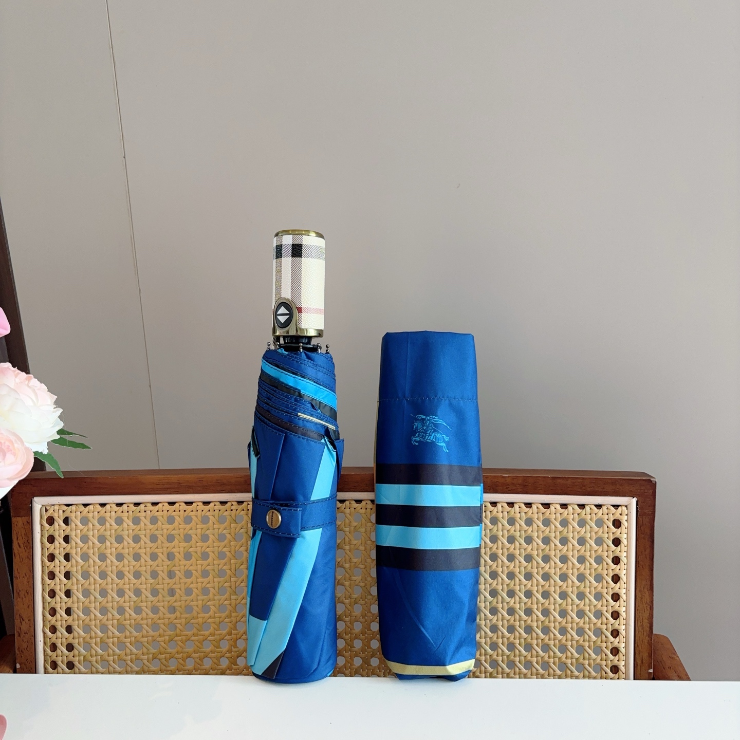  BURBERRY（巴宝莉） 三折自动折叠晴雨伞 年度巅峰之作 经典 高雅 时髦 这就是被称为英国BUR