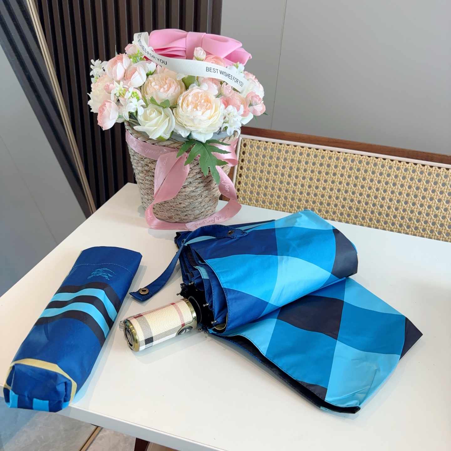  BURBERRY（巴宝莉） 三折自动折叠晴雨伞 年度巅峰之作 经典 高雅 时髦 这就是被称为英国BUR