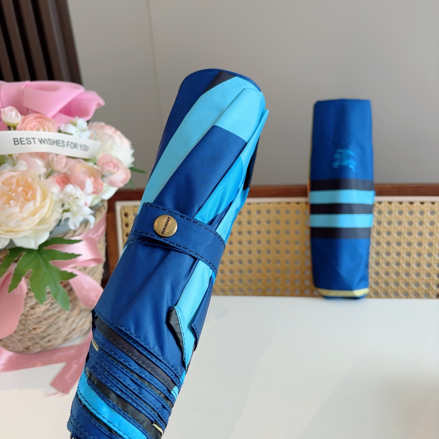  BURBERRY（巴宝莉） 三折自动折叠晴雨伞 年度巅峰之作 经典 高雅 时髦 这就是被称为英国BUR